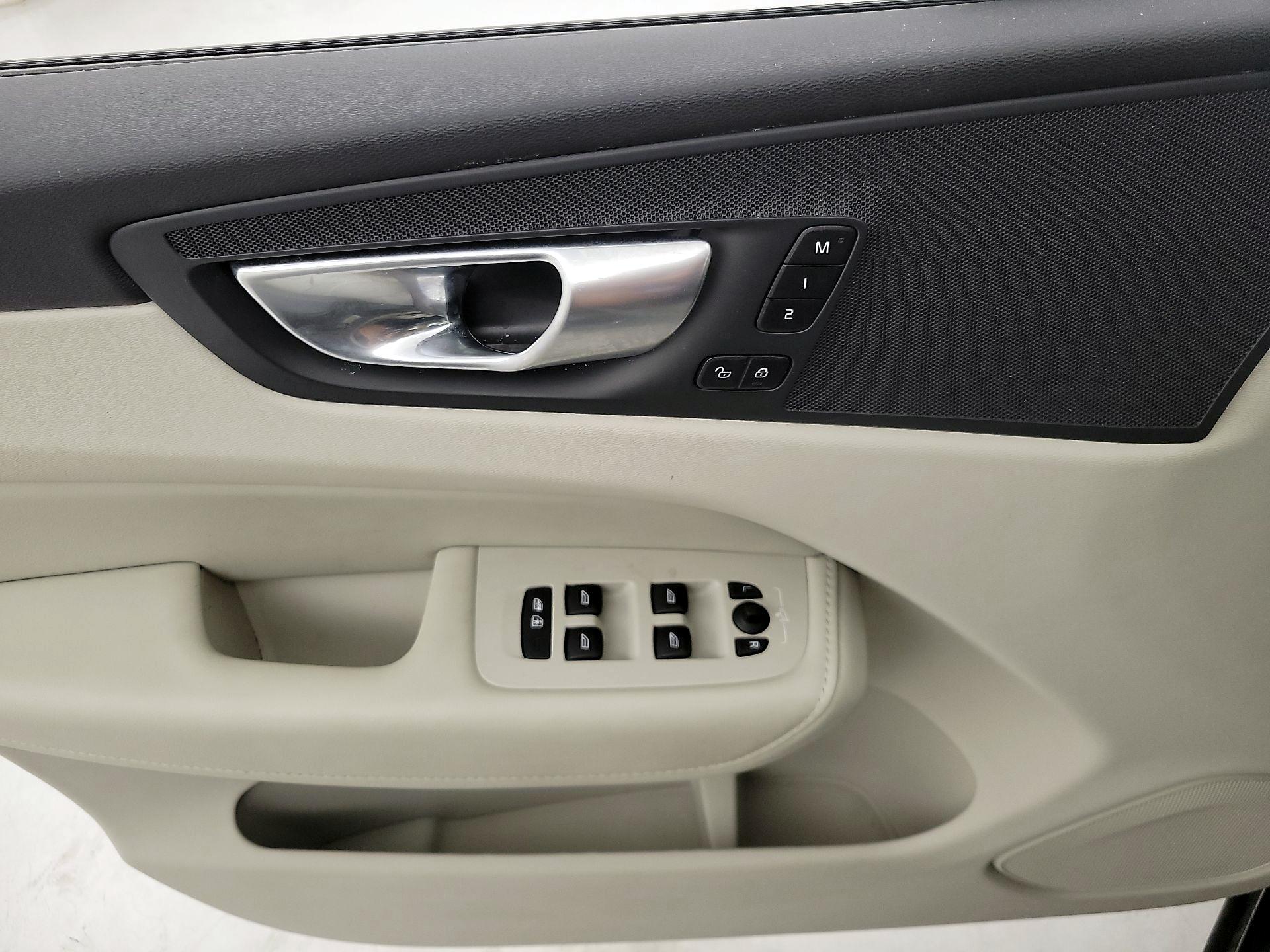 Thumbnail: 2024 Volvo XC60 - 12