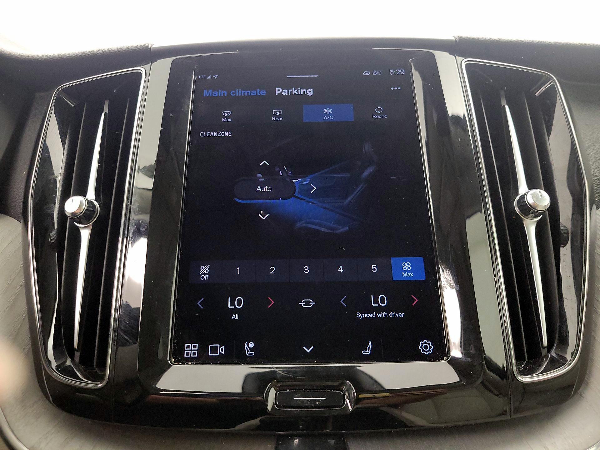 Thumbnail: 2024 Volvo XC60 - 17