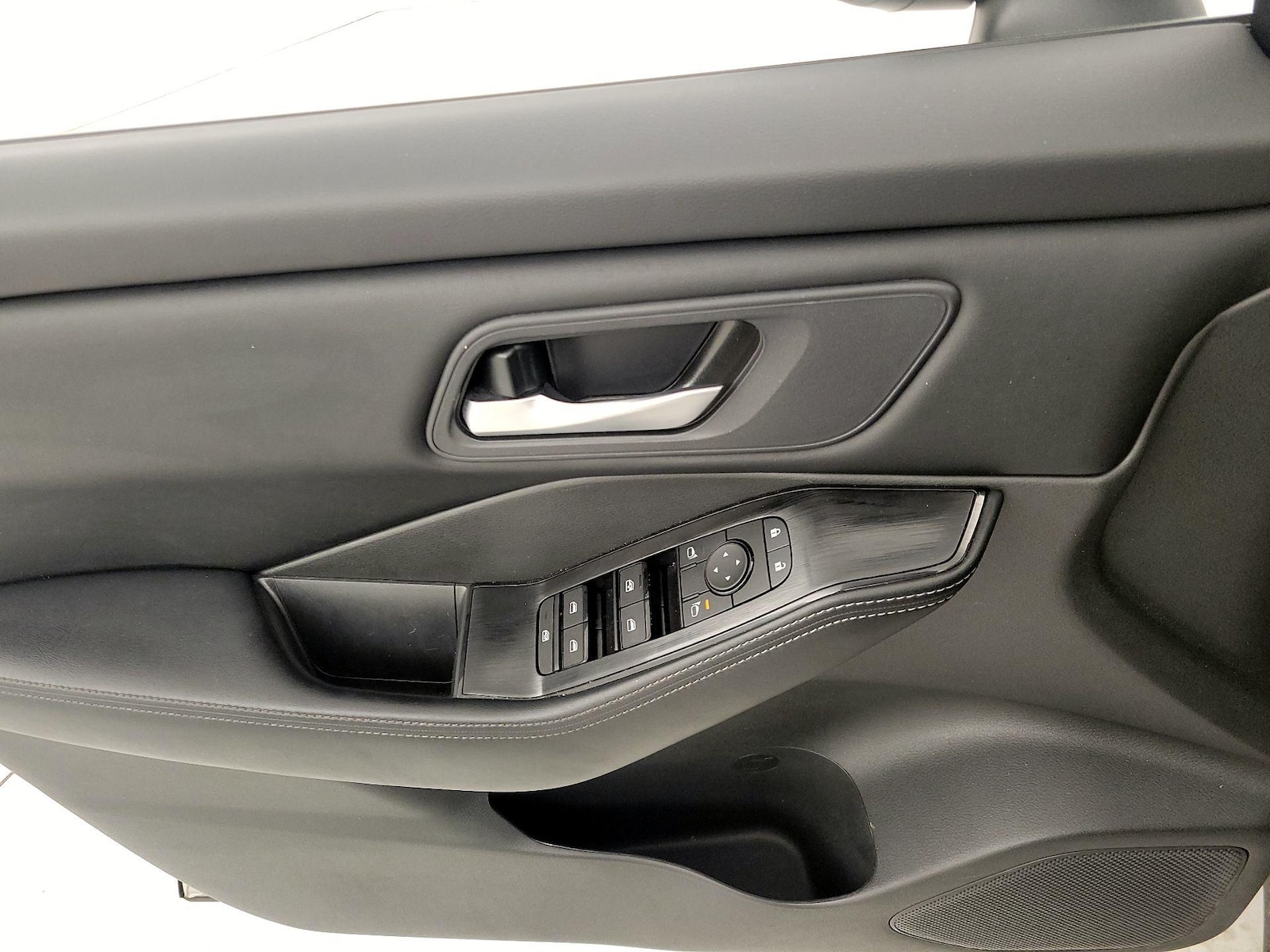 2025 Nissan Rogue SV - Photo 13