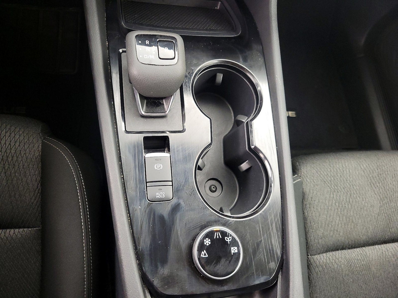 2025 Nissan Rogue SV - Photo 18