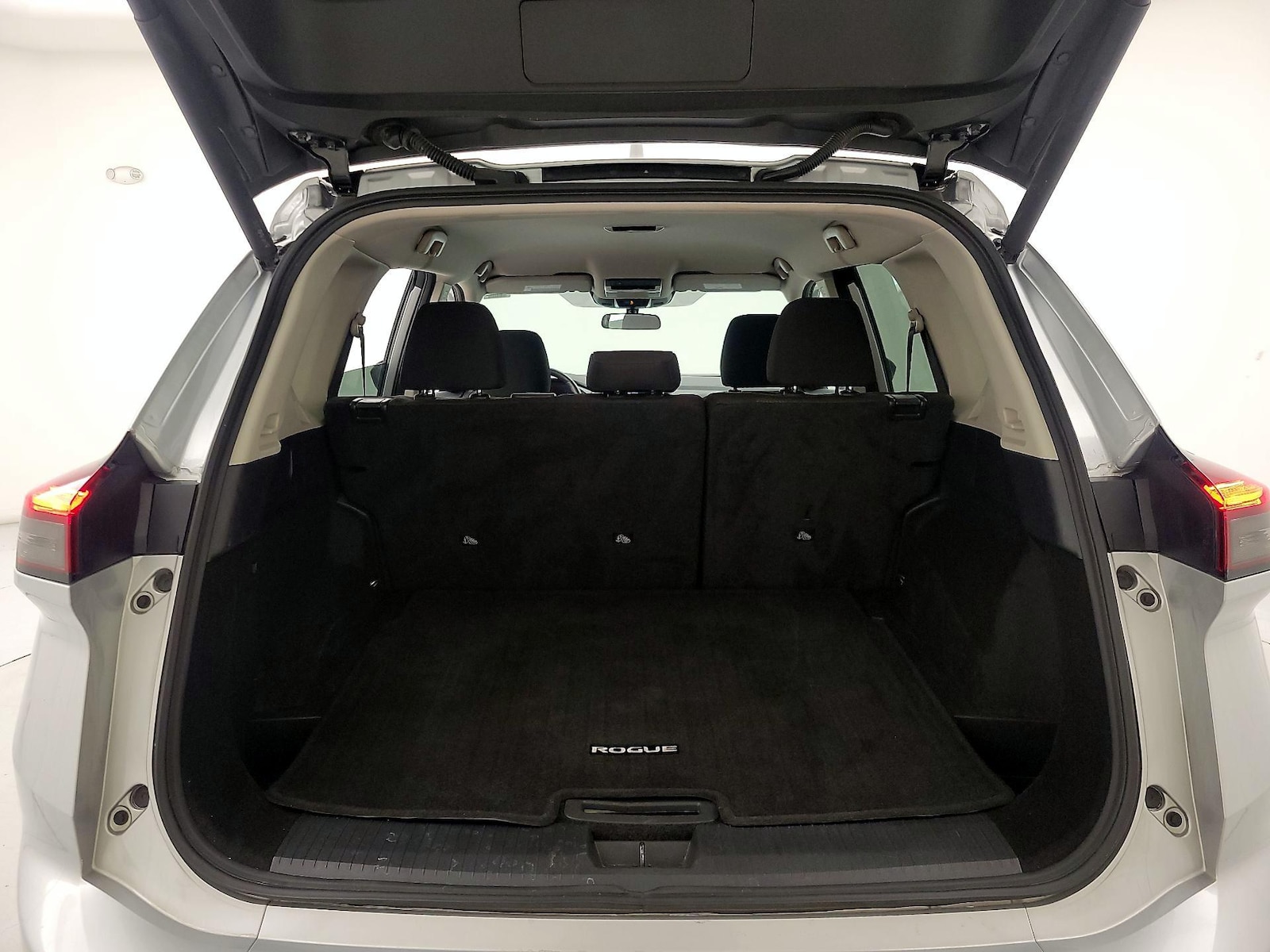 2025 Nissan Rogue SV - Photo 21