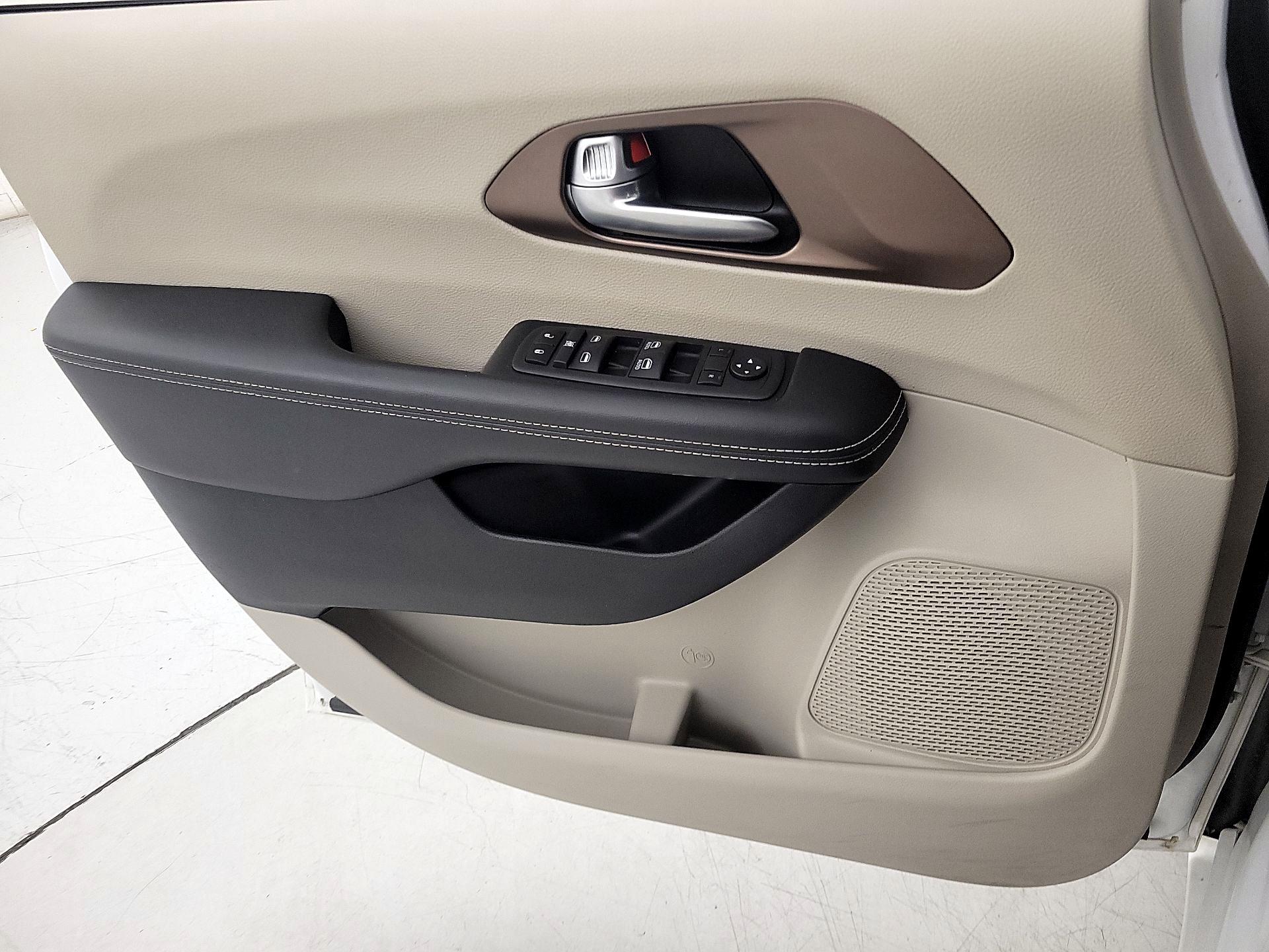 Thumbnail: 2024 Chrysler Voyager - 12