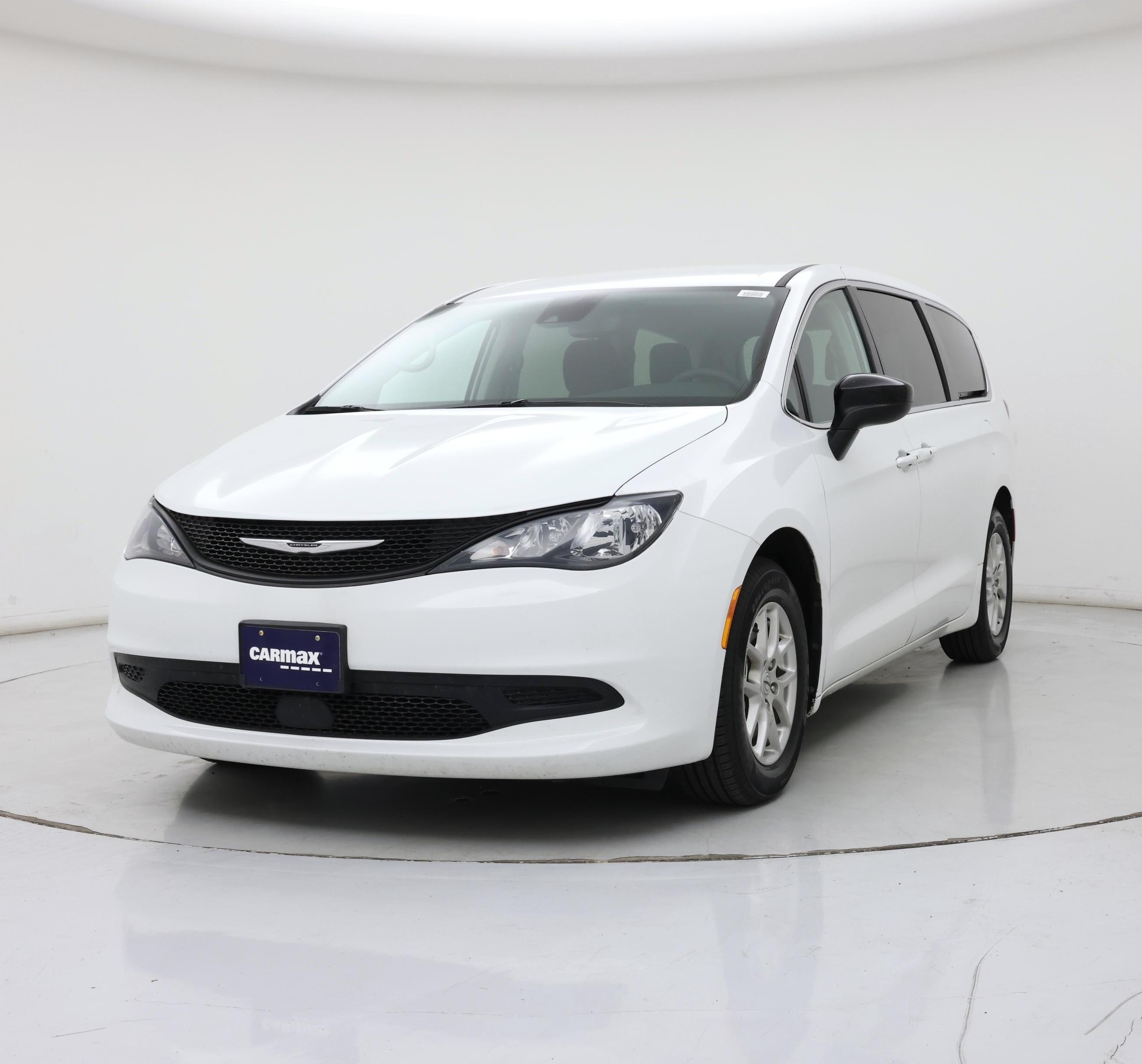 Thumbnail: 2024 Chrysler Voyager - 4