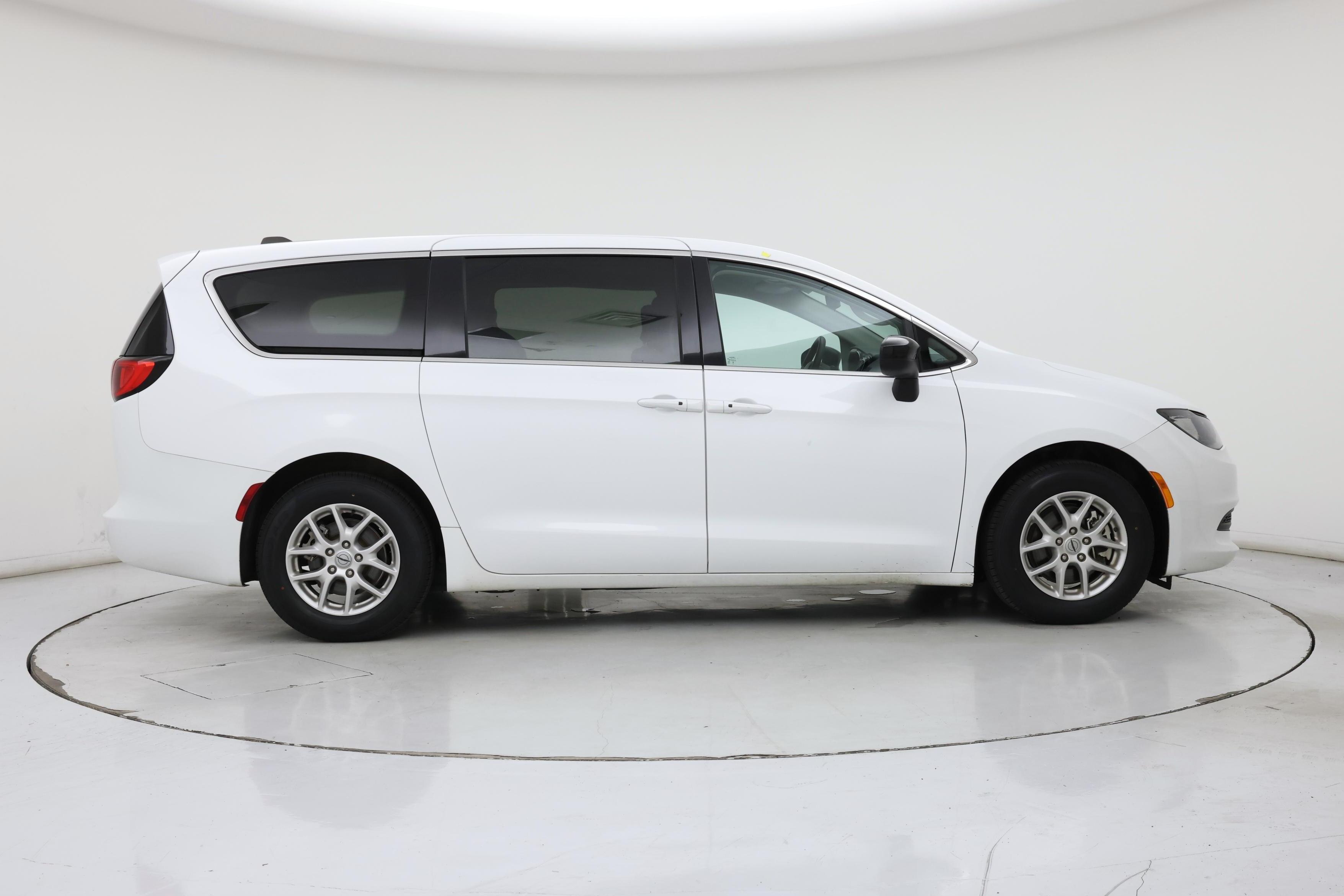 Thumbnail: 2024 Chrysler Voyager - 7