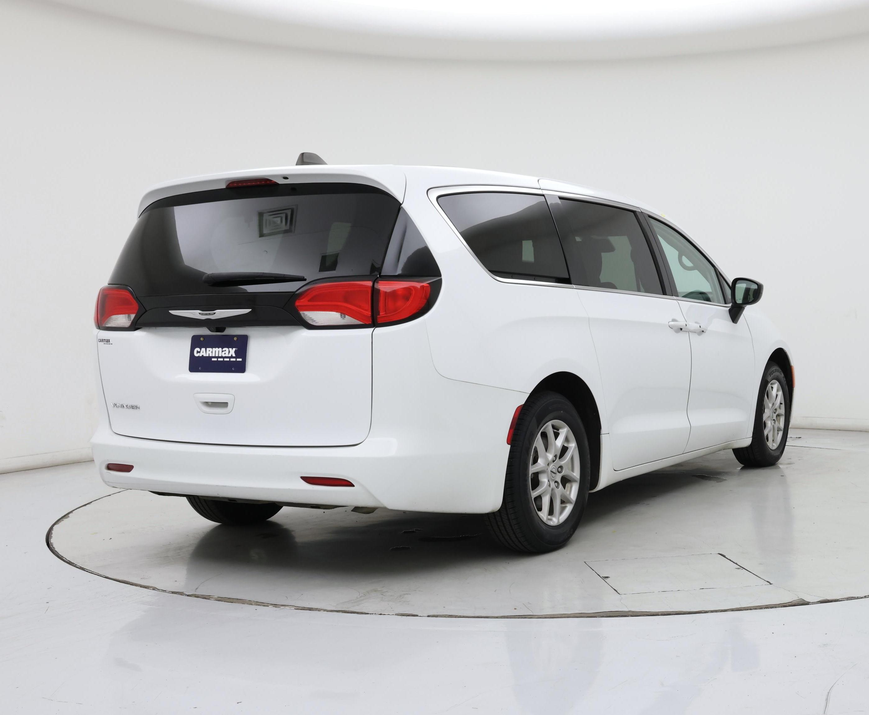 Thumbnail: 2024 Chrysler Voyager - 8