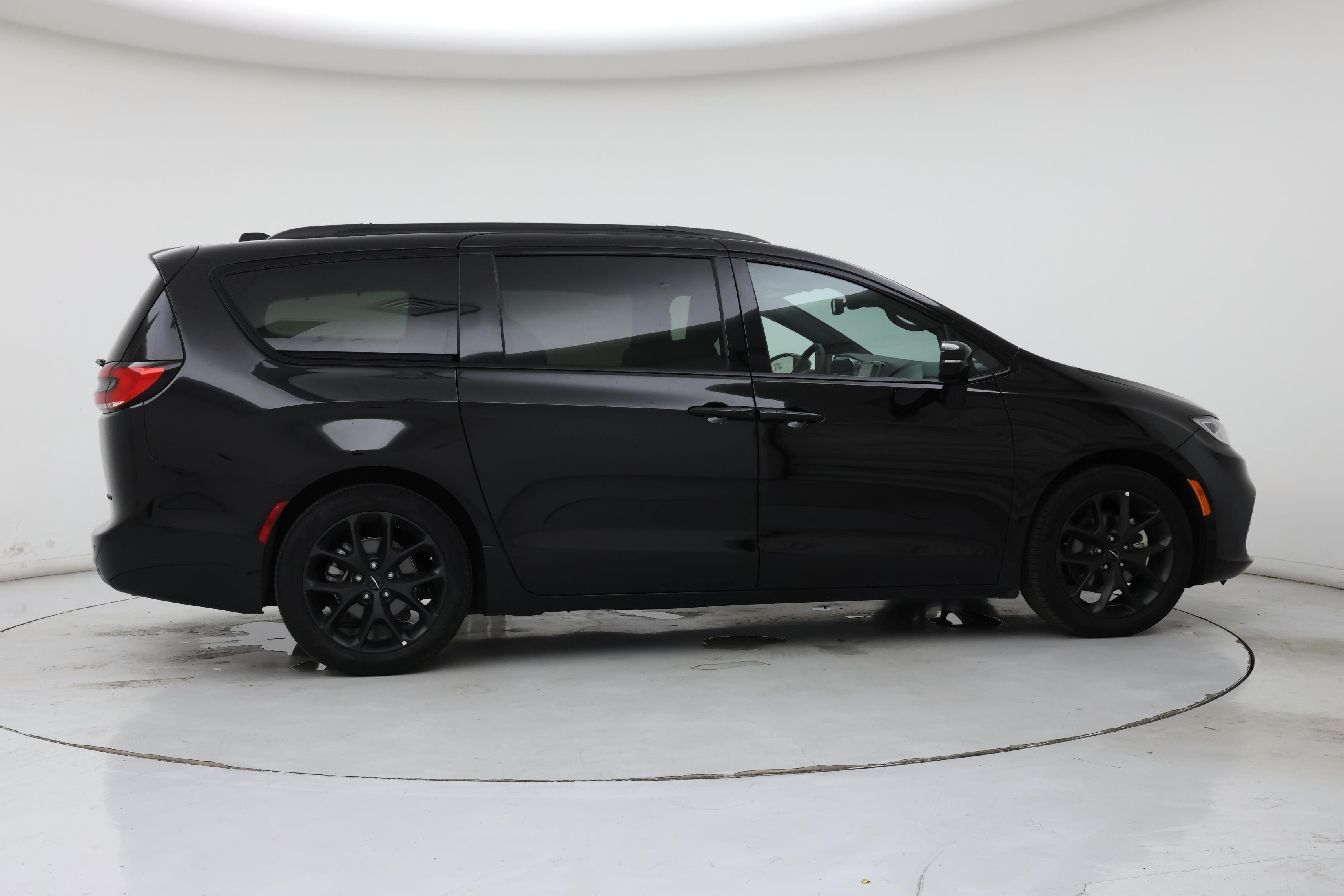 Thumbnail: 2025 Chrysler Pacifica - 7