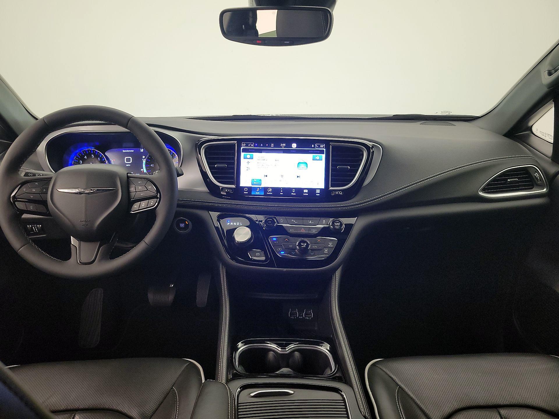 Thumbnail: 2025 Chrysler Pacifica - 9