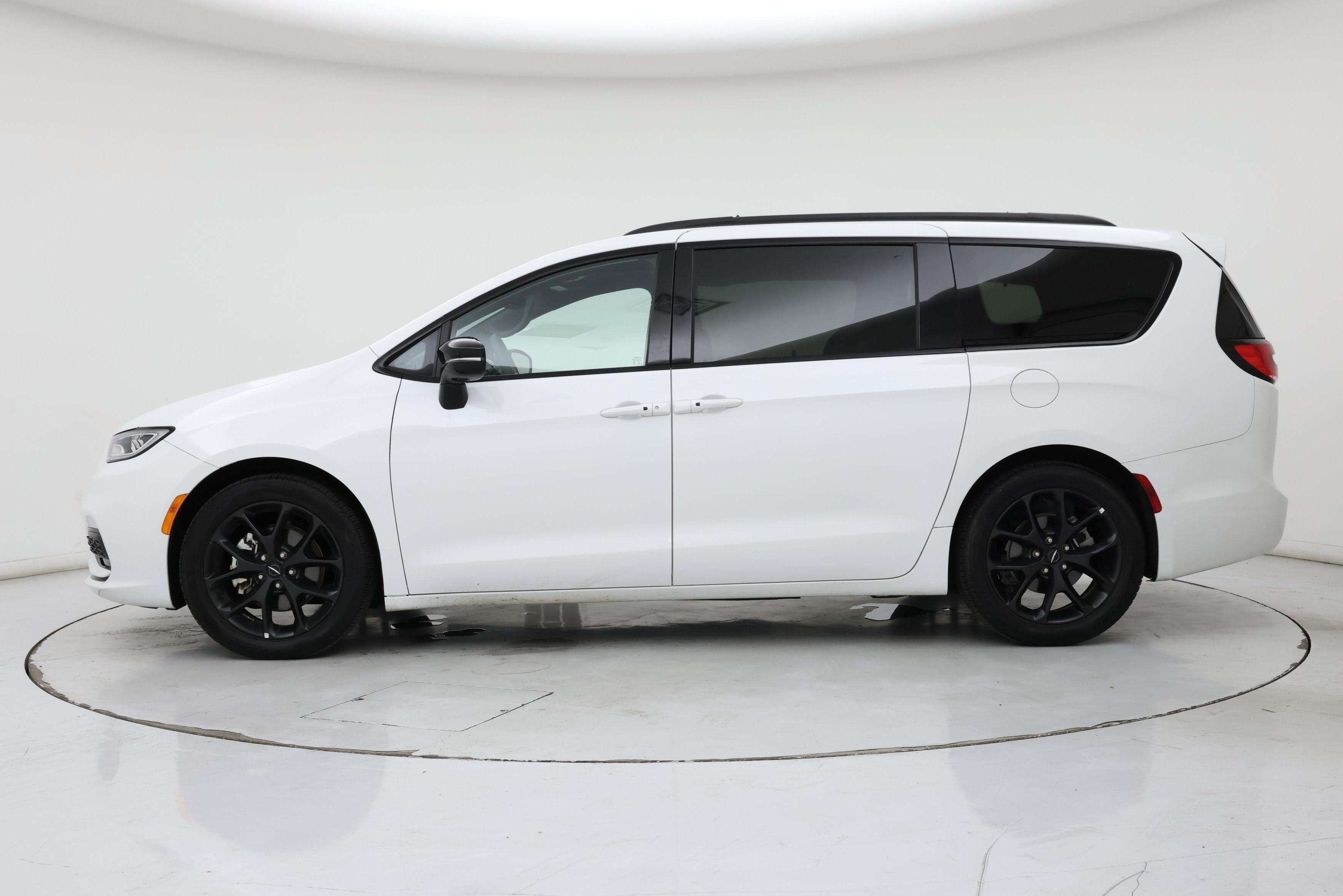 Thumbnail: 2025 Chrysler Pacifica - 3