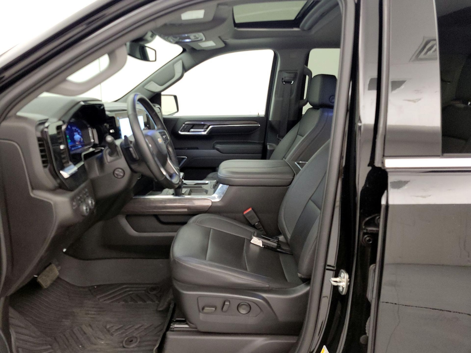 2024 Chevrolet Silverado 1500 LTZ - Photo 10