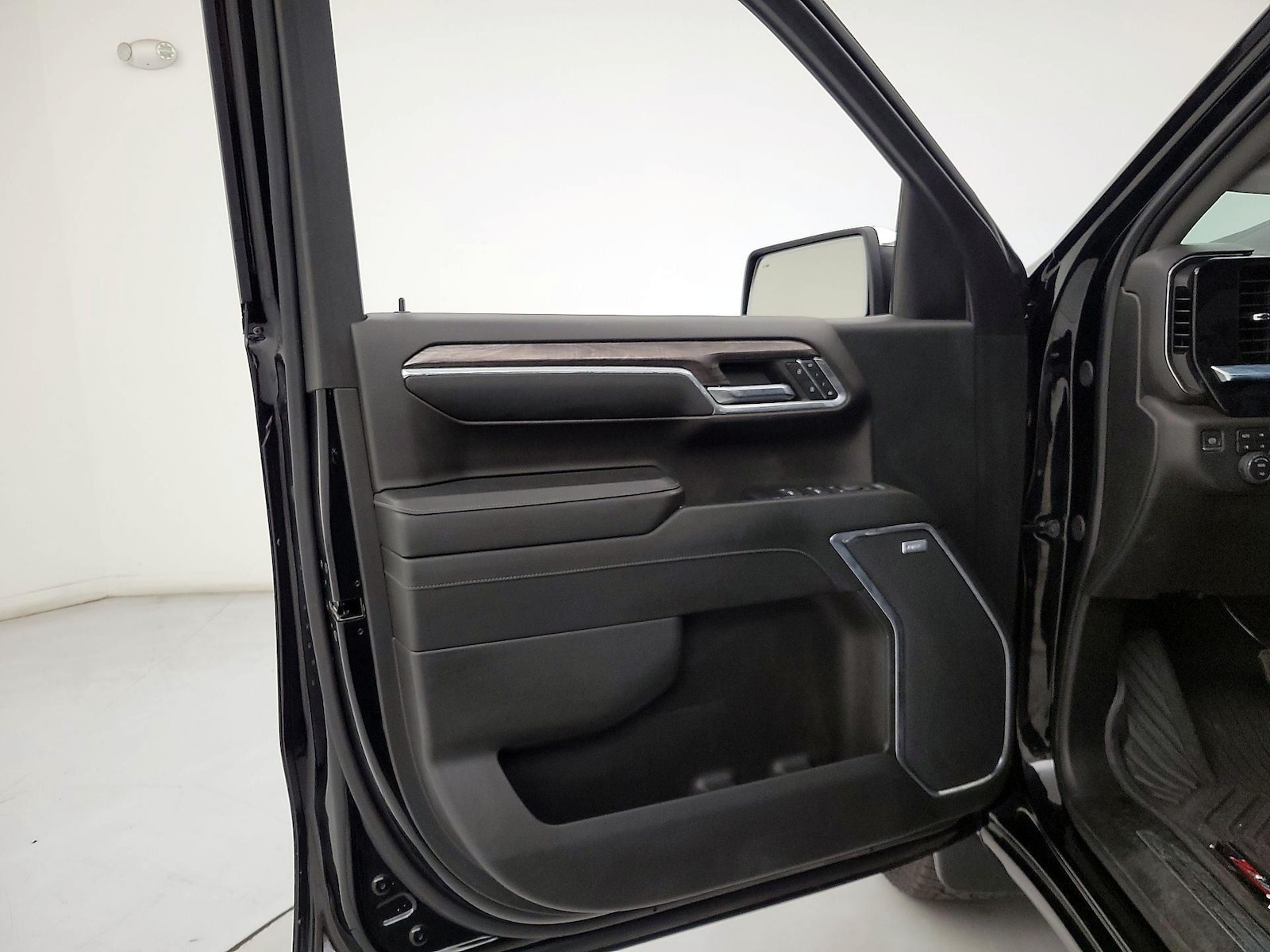 2024 Chevrolet Silverado 1500 LTZ - Photo 11