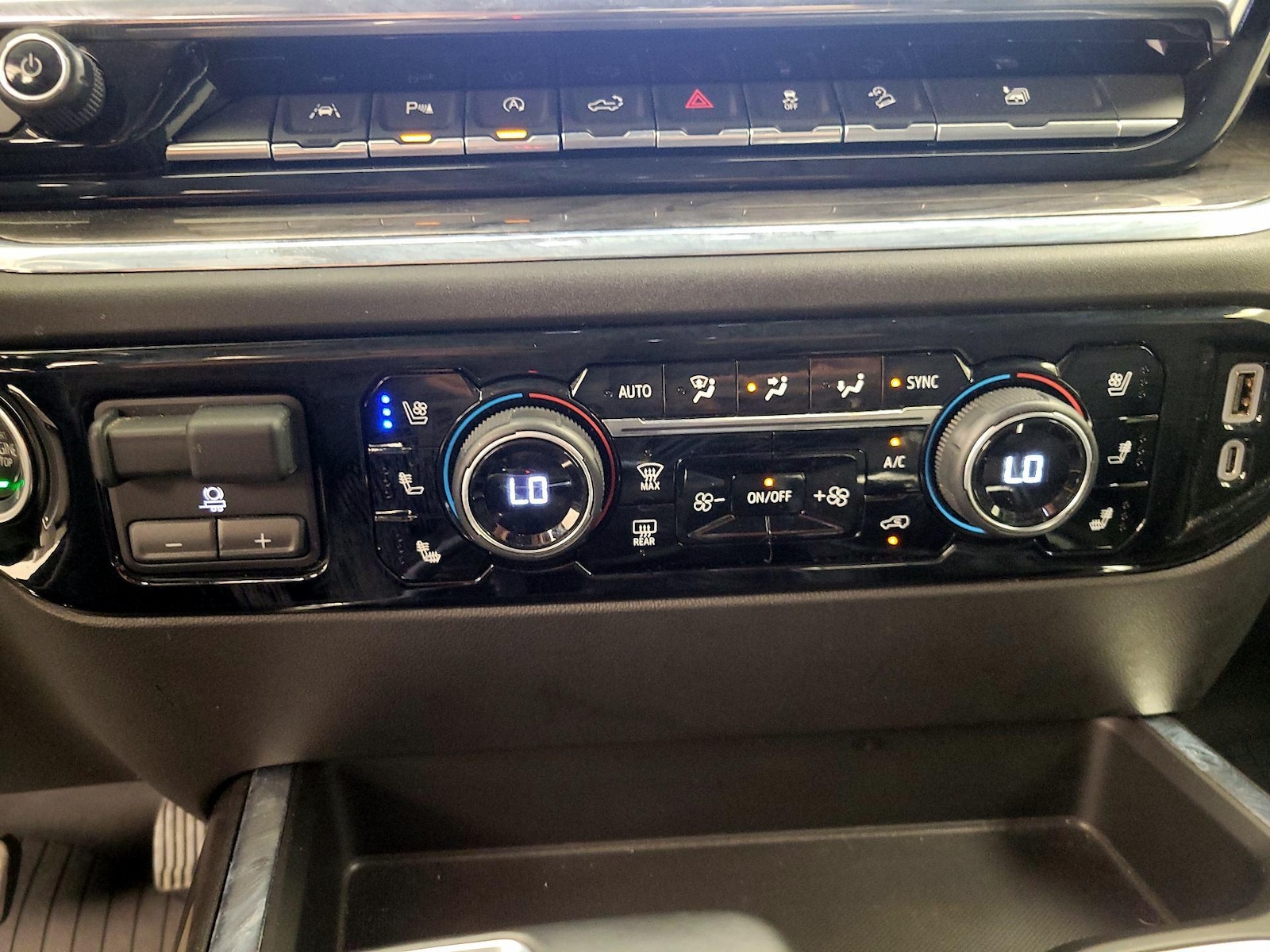 2024 Chevrolet Silverado 1500 LTZ - Photo 16