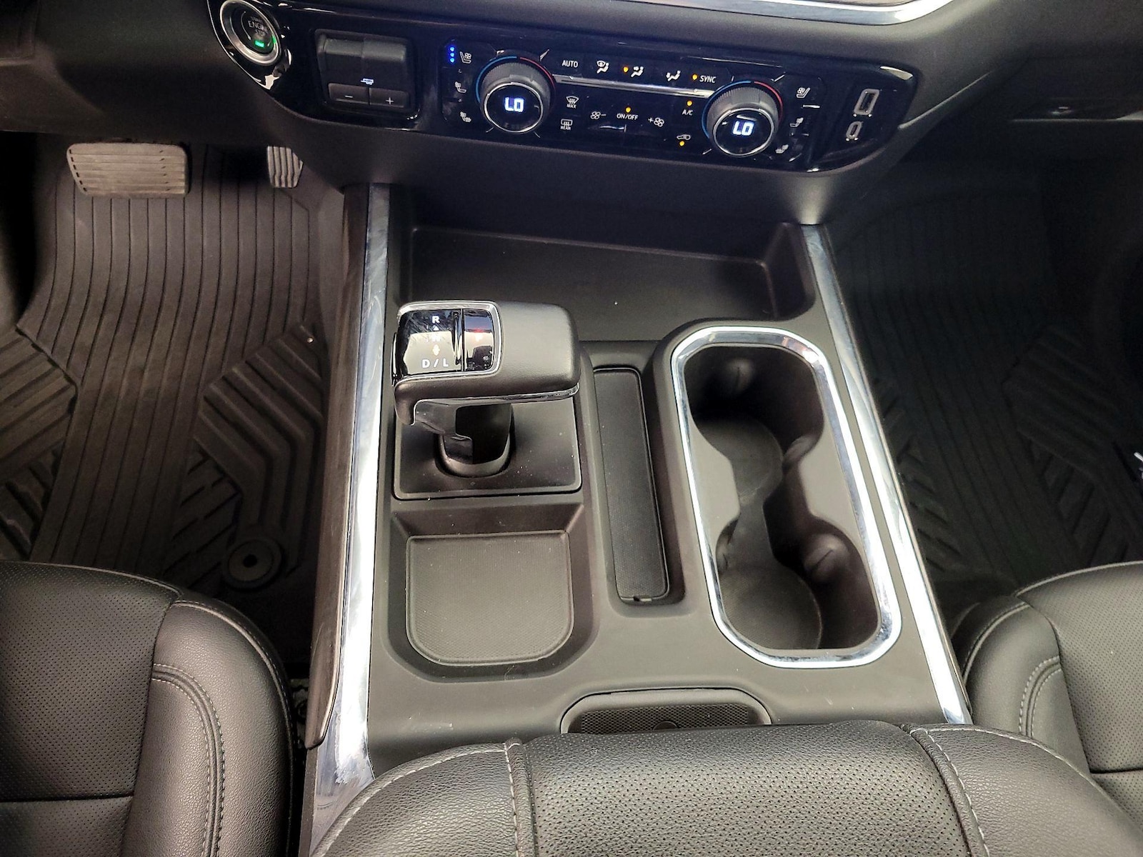 2024 Chevrolet Silverado 1500 LTZ - Photo 17
