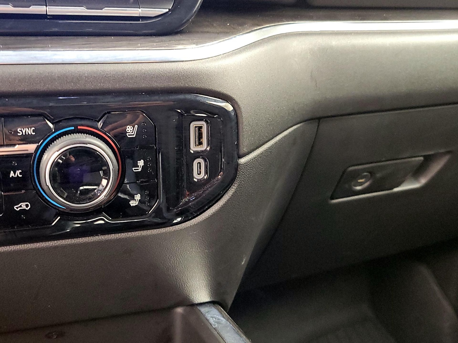 2024 Chevrolet Silverado 1500 LTZ - Photo 18