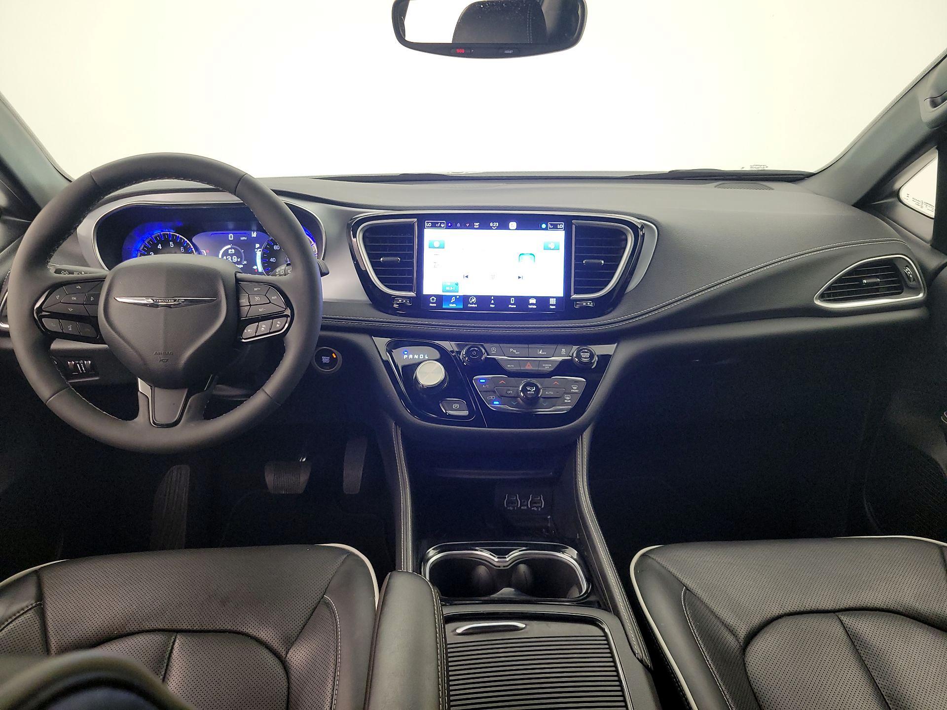 Thumbnail: 2025 Chrysler Pacifica - 9