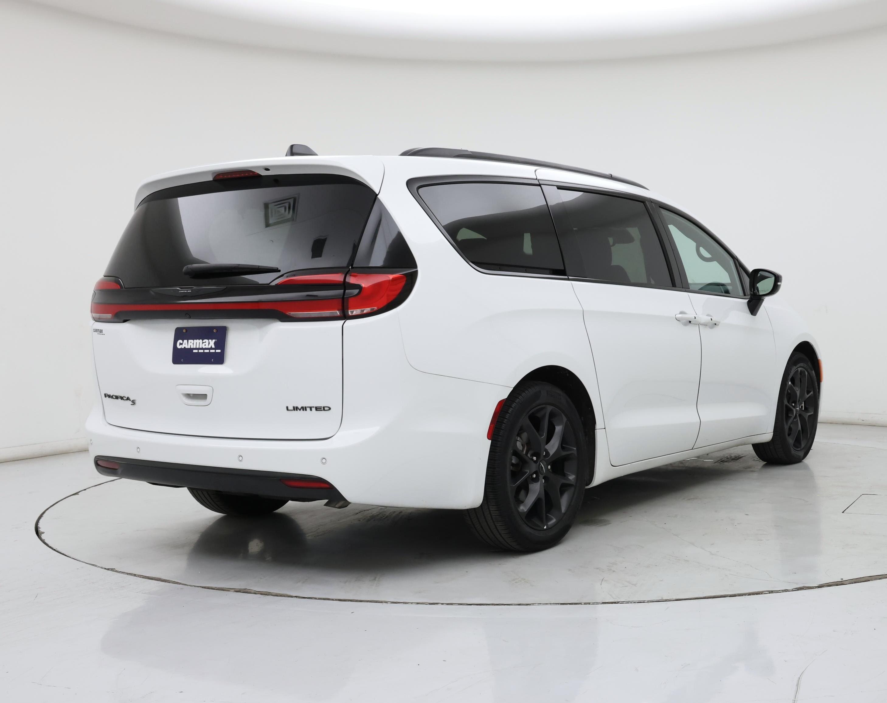 Thumbnail: 2025 Chrysler Pacifica - 8