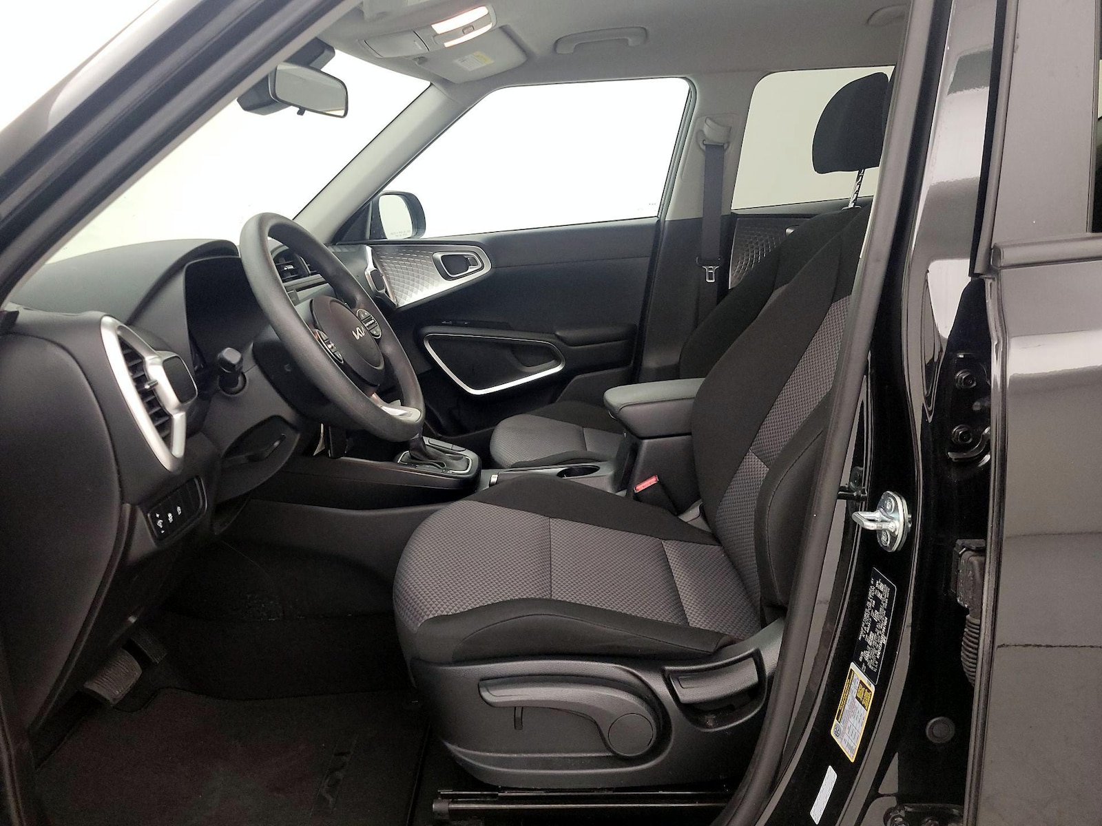 2025 Kia Soul LX - Photo 12