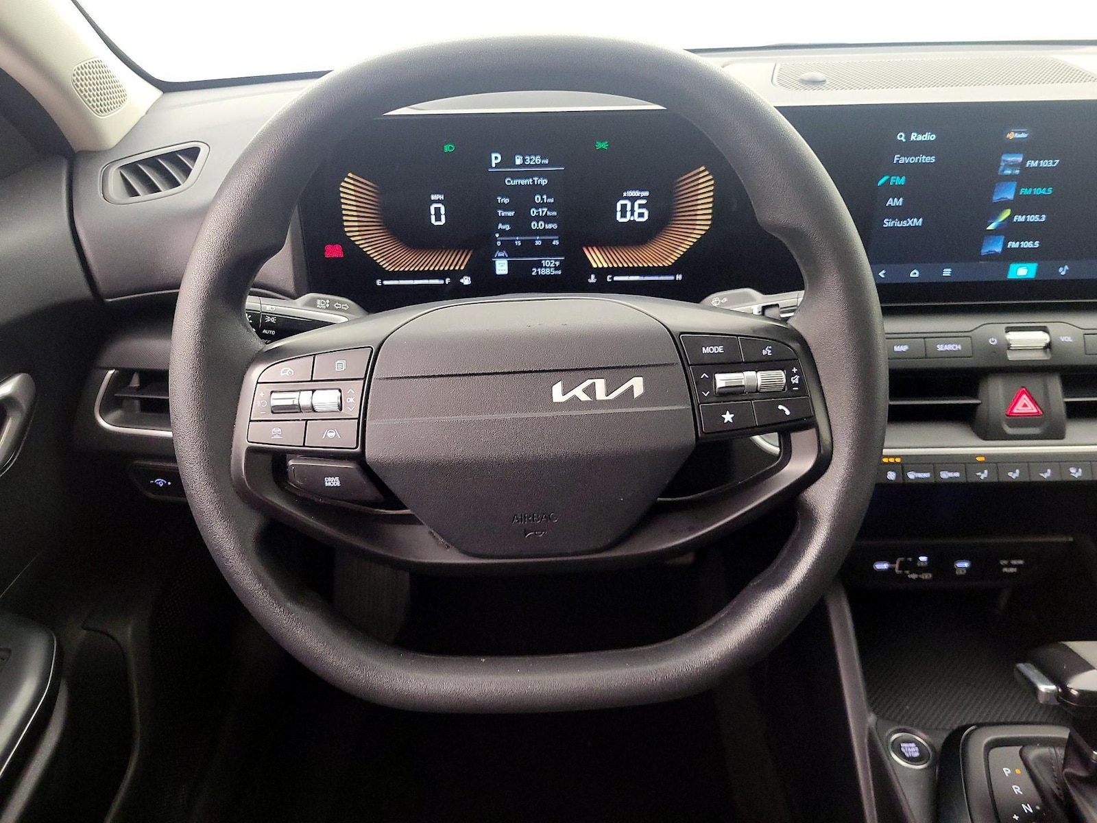 2025 Kia K4 LXS - Photo 11