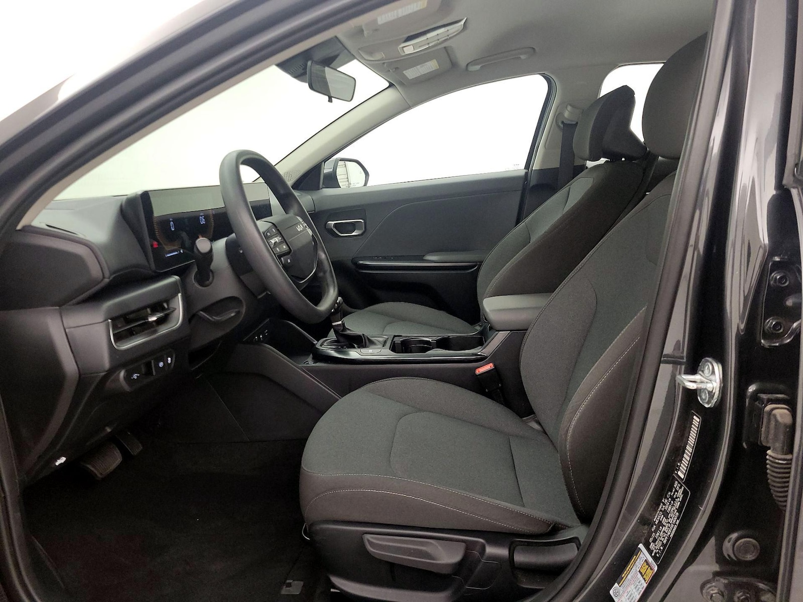 2025 Kia K4 LXS - Photo 12