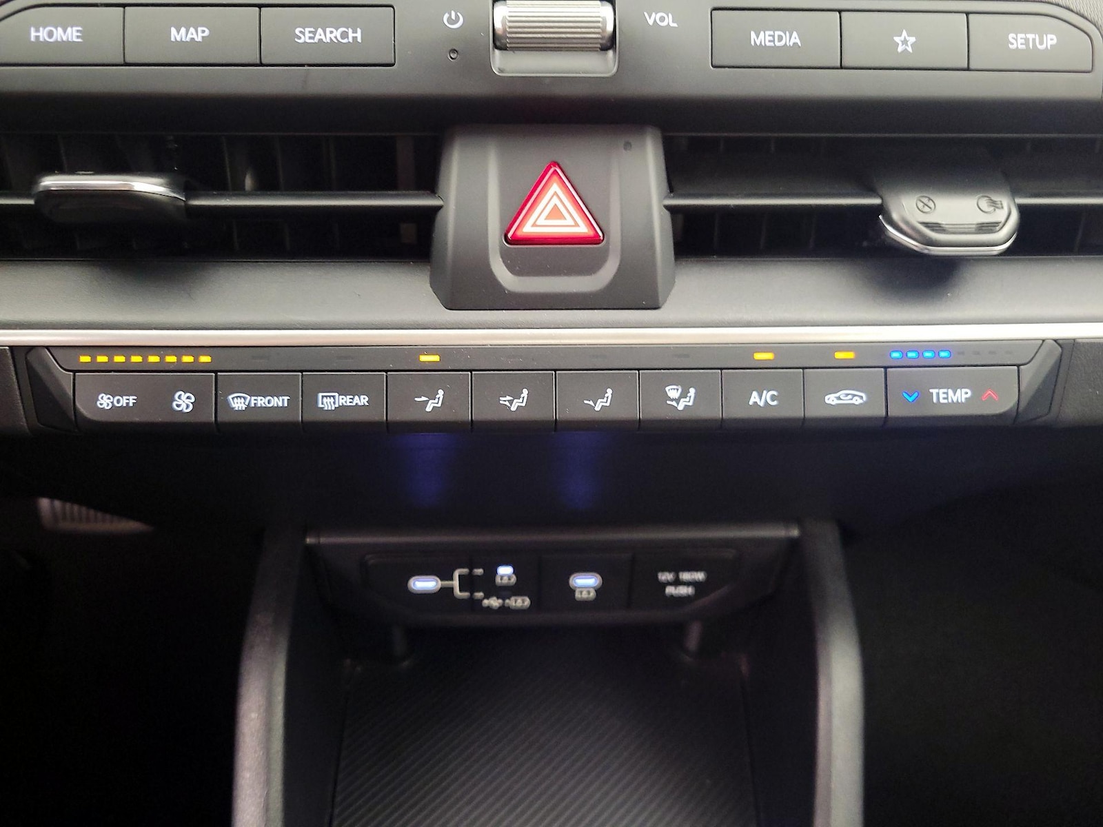 2025 Kia K4 LXS - Photo 17
