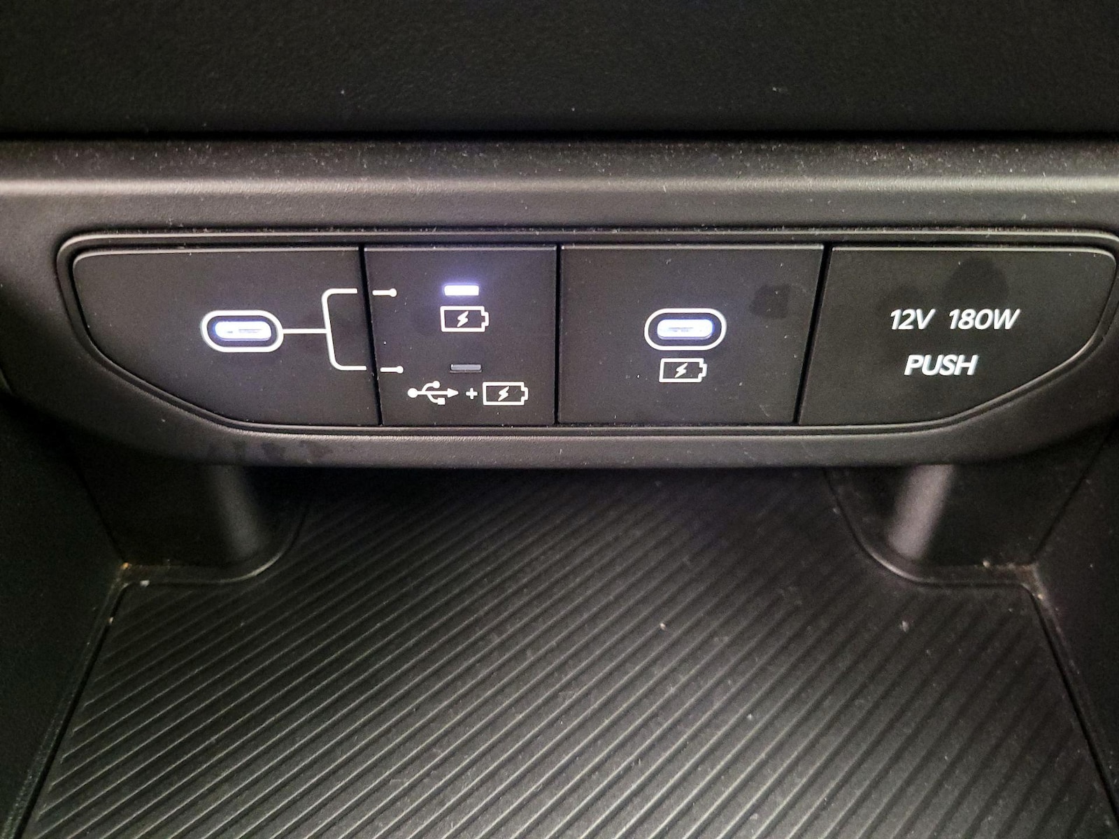 2025 Kia K4 LXS - Photo 19