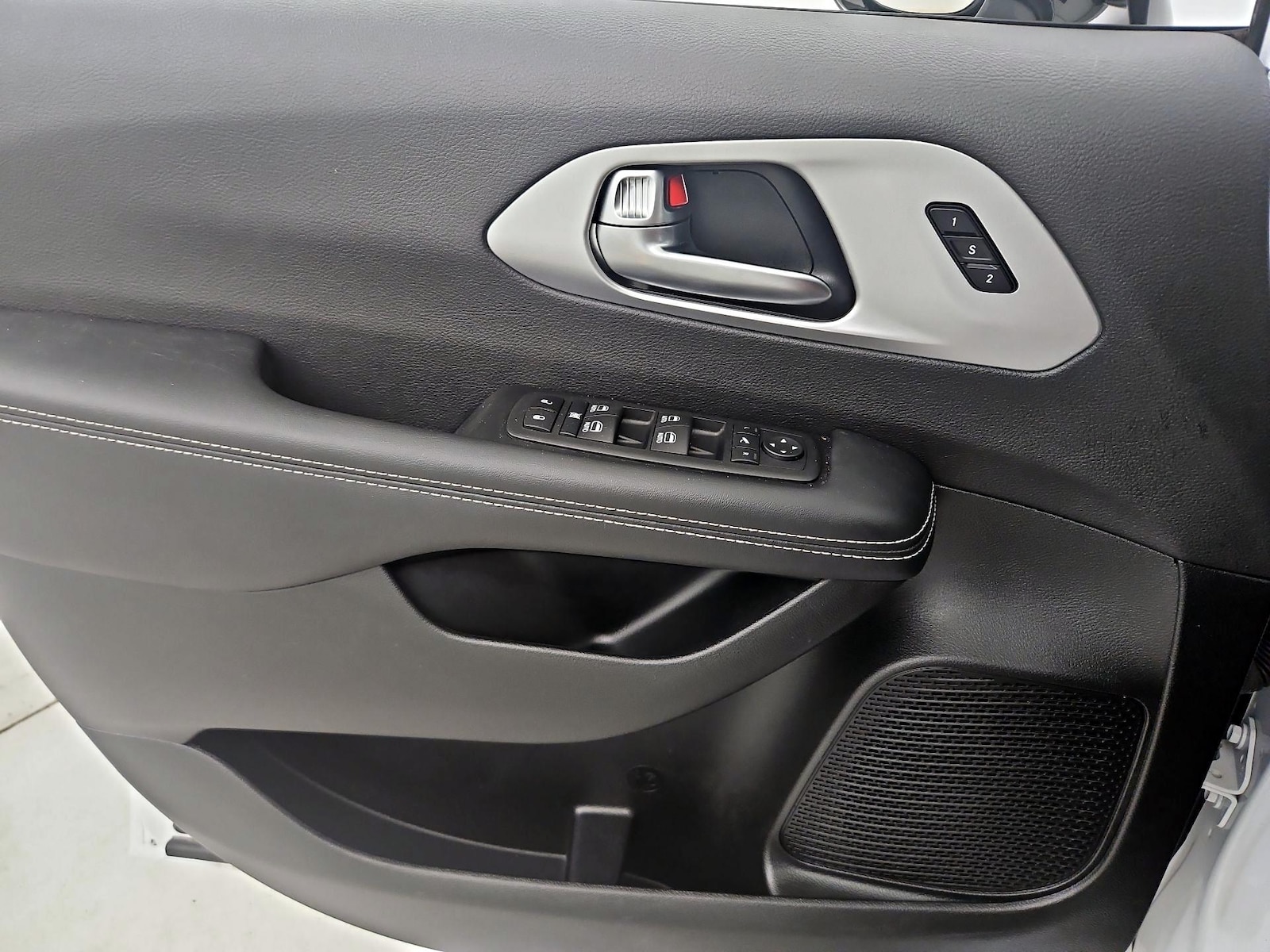 2025 Chrysler Pacifica Limited - Photo 13