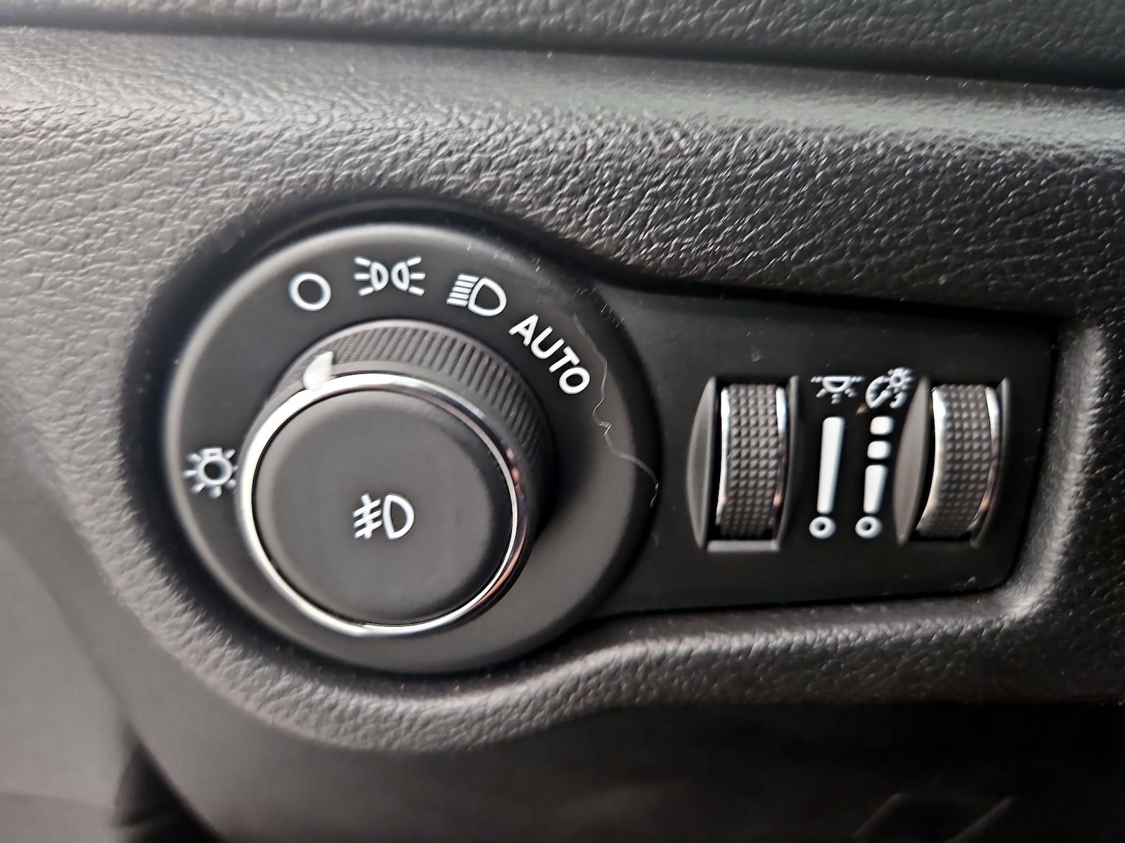 2025 Chrysler Pacifica Limited - Photo 14
