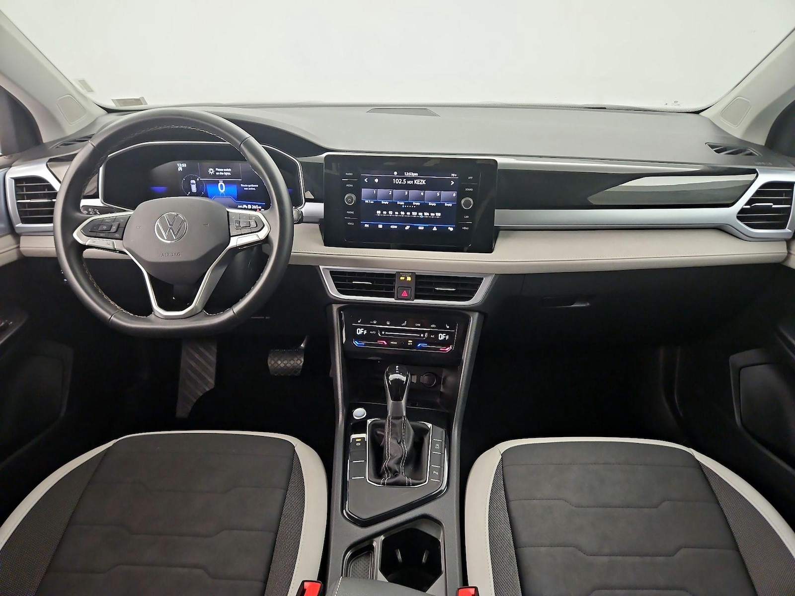 2025 Volkswagen Taos SE - Photo 10