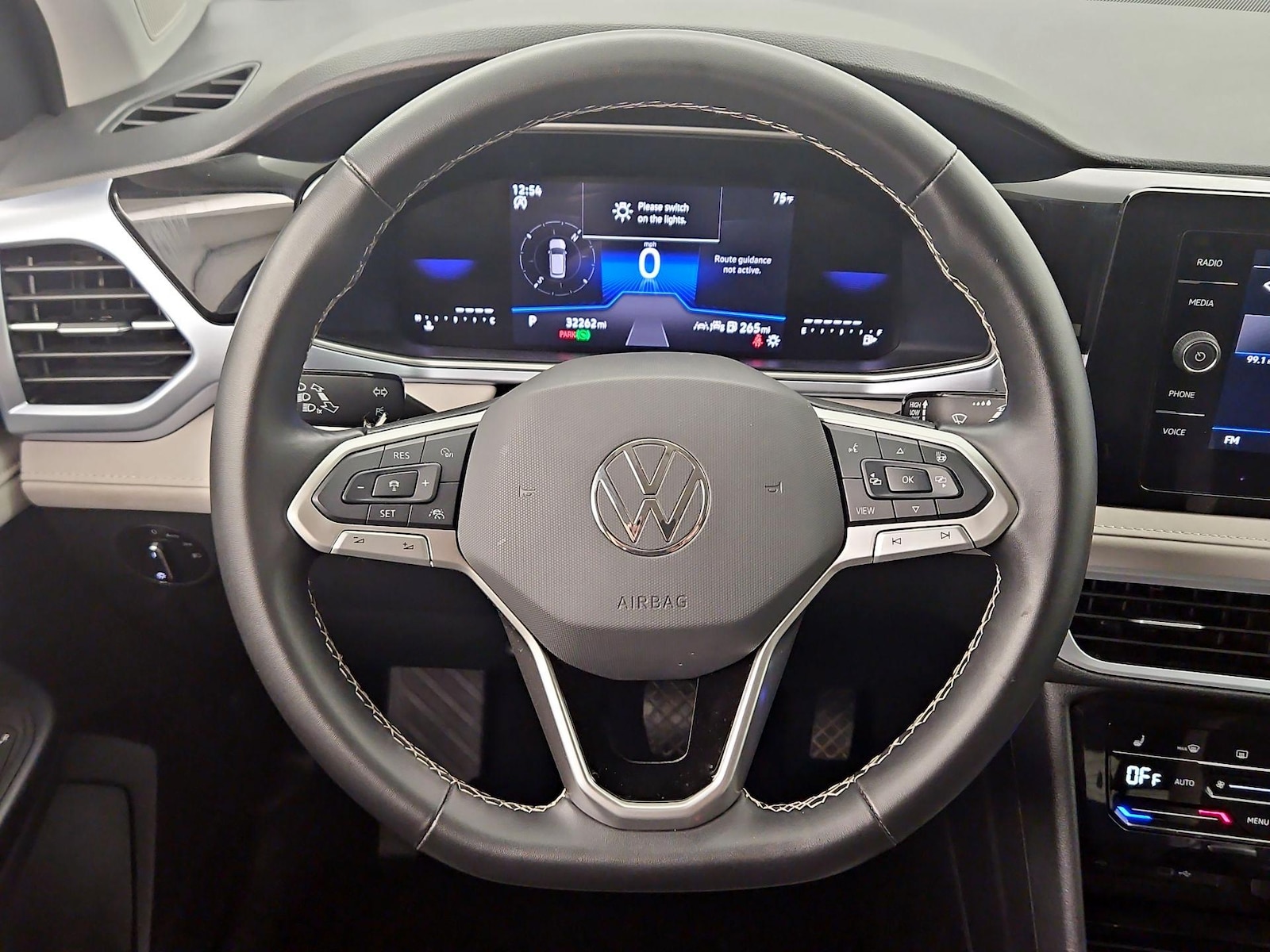 2025 Volkswagen Taos SE - Photo 11