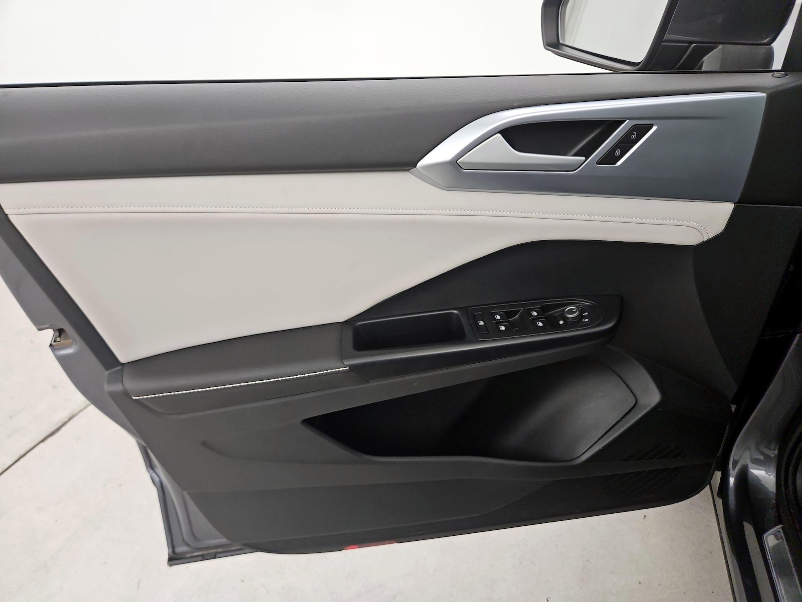 2025 Volkswagen Taos SE - Photo 13