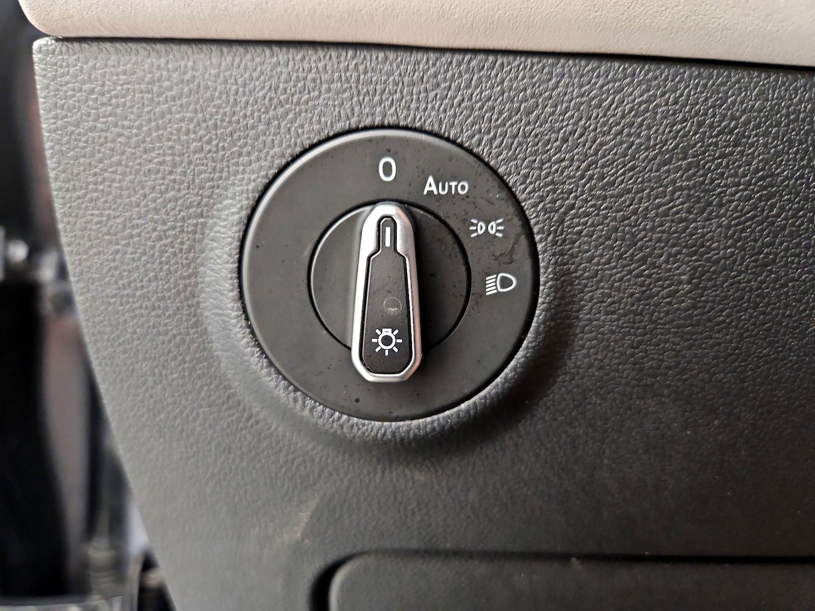 2025 Volkswagen Taos SE - Photo 14