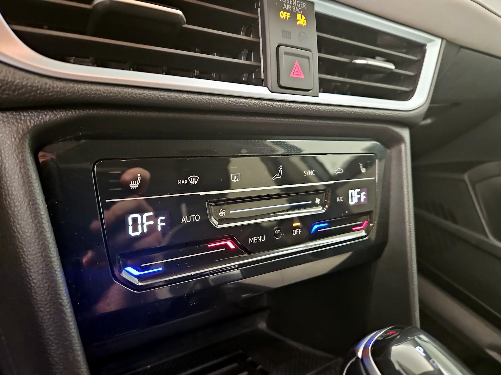 2025 Volkswagen Taos SE - Photo 17