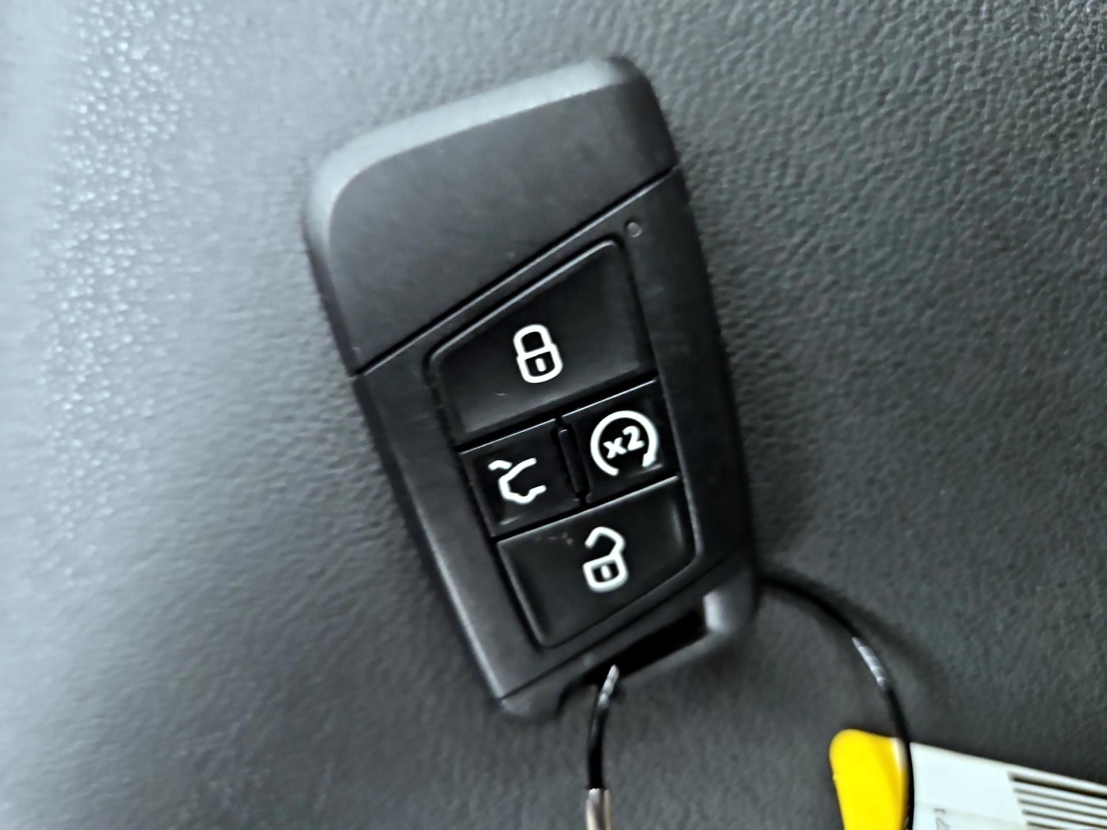 2025 Volkswagen Taos SE - Photo 23