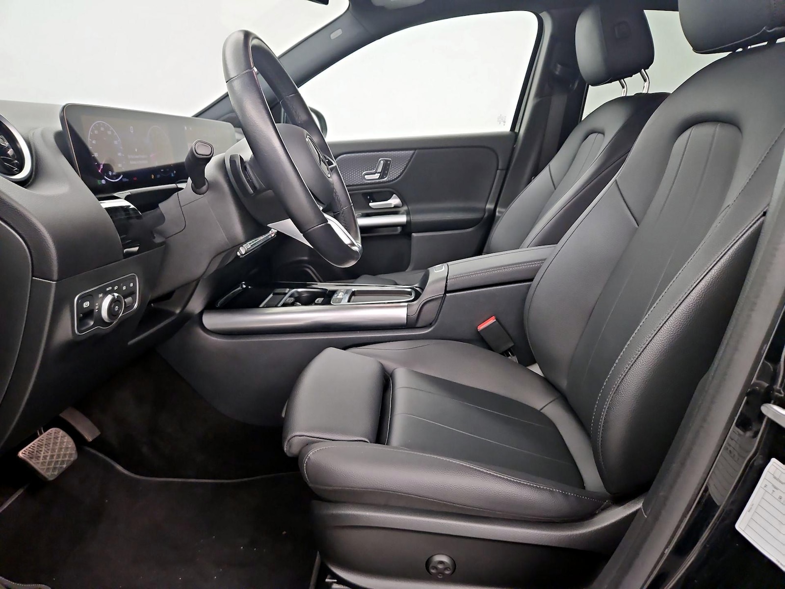 Side Airbags & Leatherette Seats