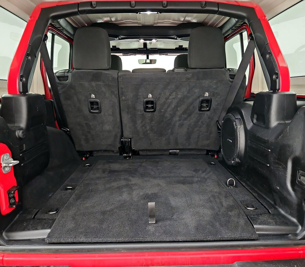 Trunk/Cargo (Seats Up)