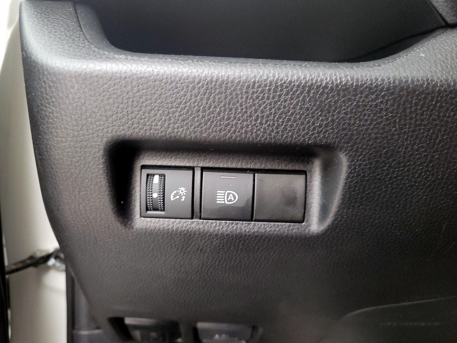 2025 Toyota RAV4 LE - Photo 14