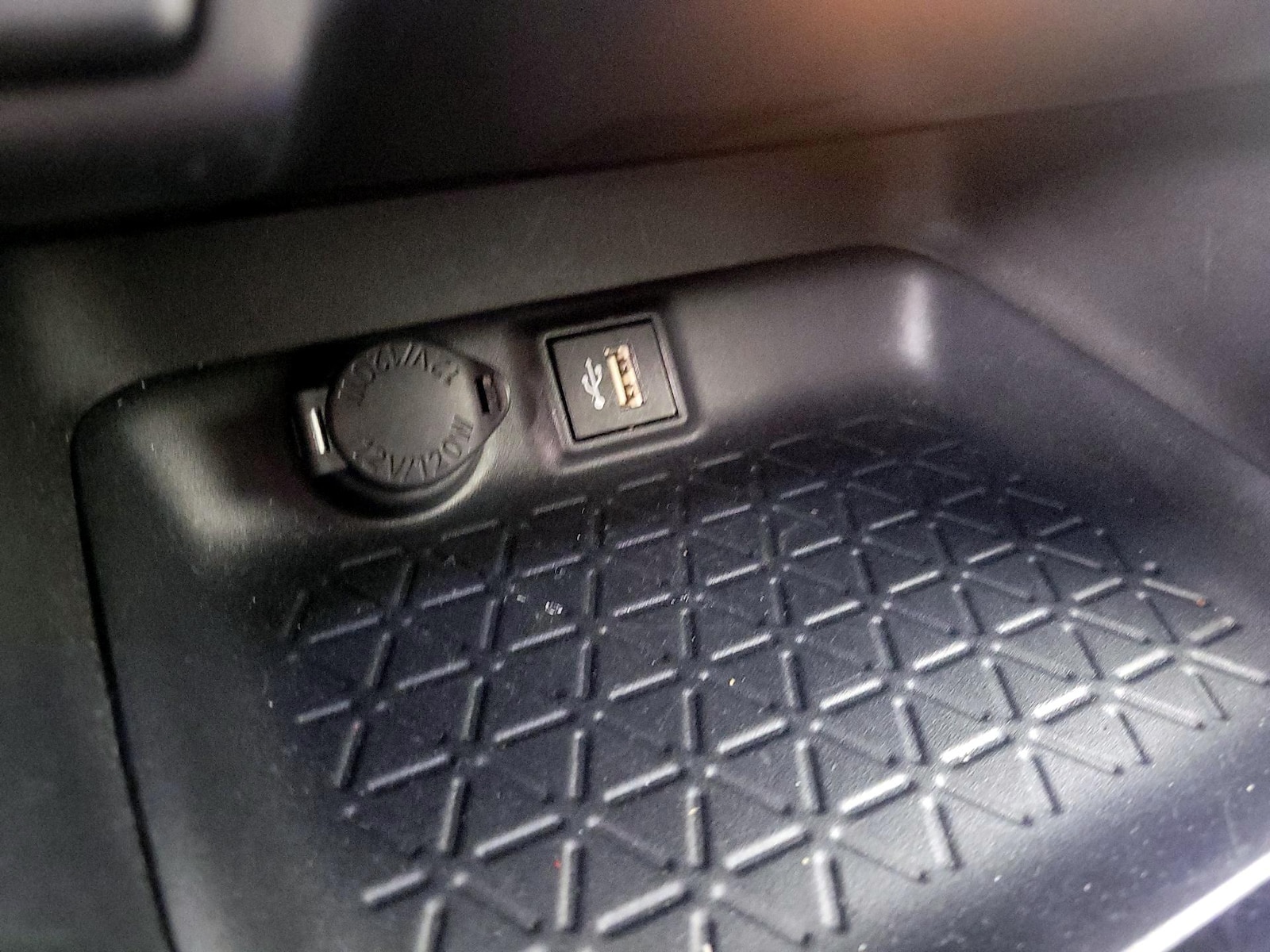 2025 Toyota RAV4 LE - Photo 19