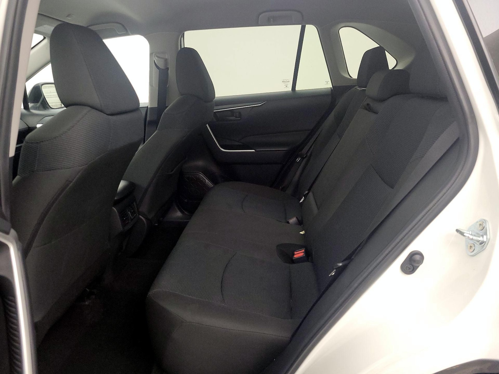 2025 Toyota RAV4 LE - Photo 20