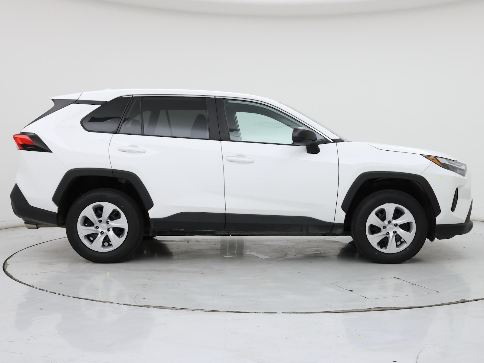 2025 Toyota RAV4 LE - Photo 8