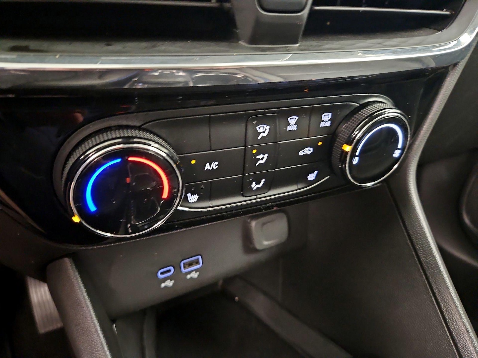 2026 Buick Encore GX Sport Touring - Photo 17