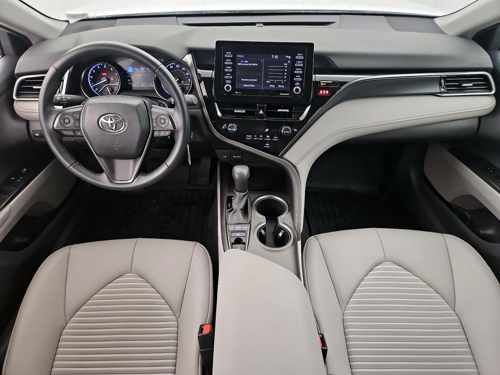 2022 Toyota Camry SE - Photo 10