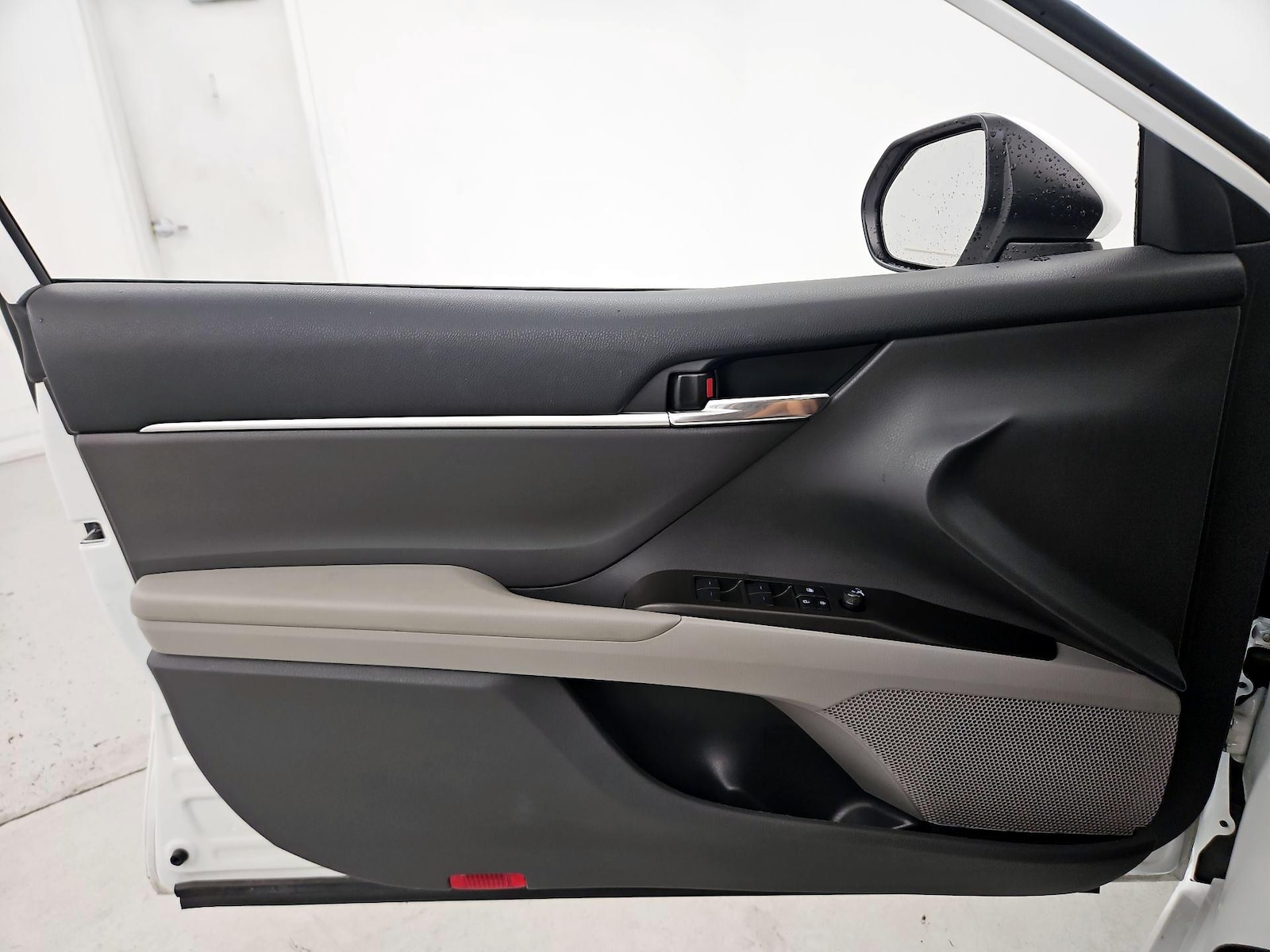 2022 Toyota Camry SE - Photo 13