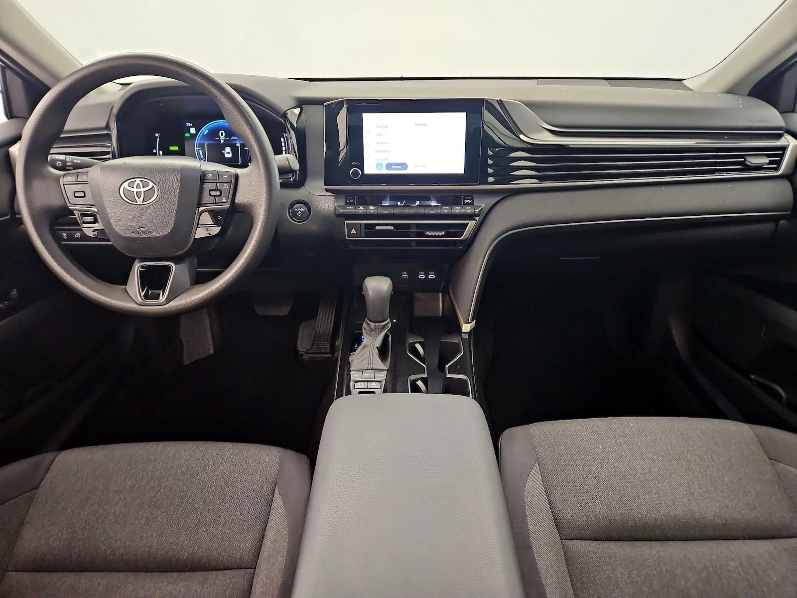 2025 Toyota Camry LE - Photo 10