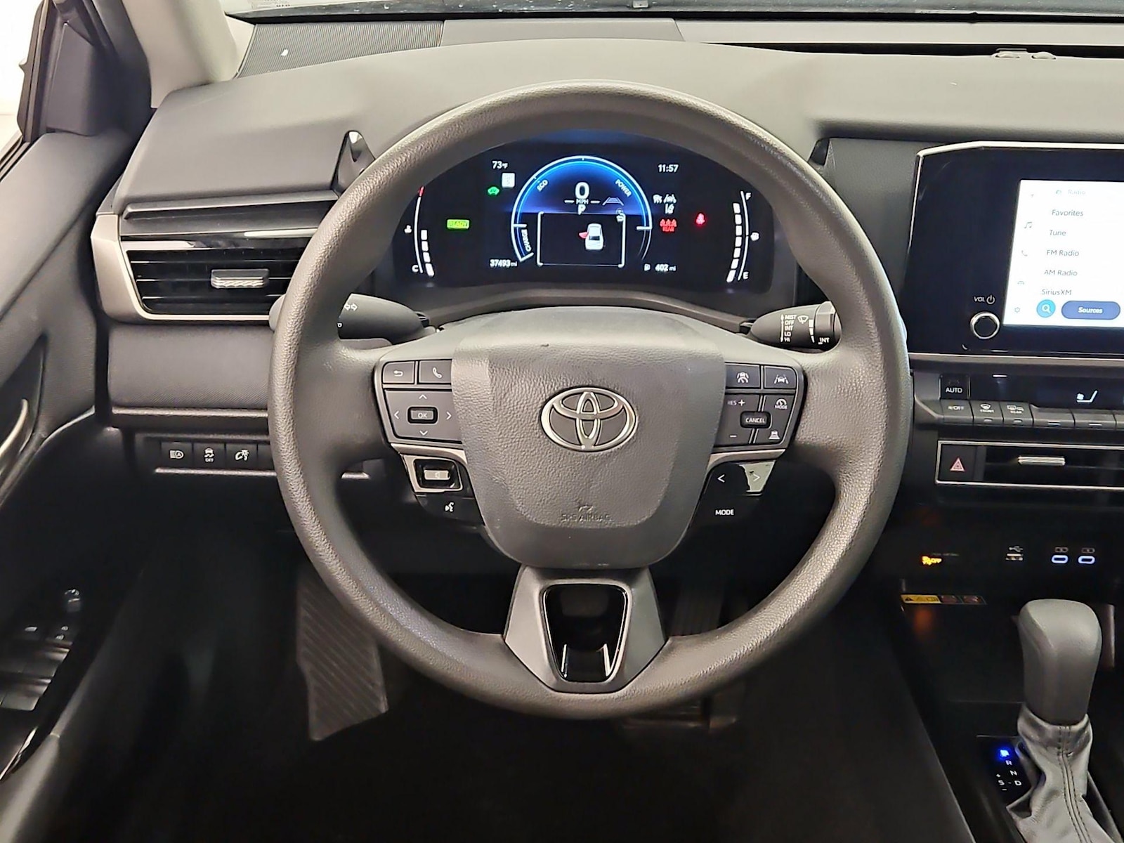 2025 Toyota Camry LE - Photo 11