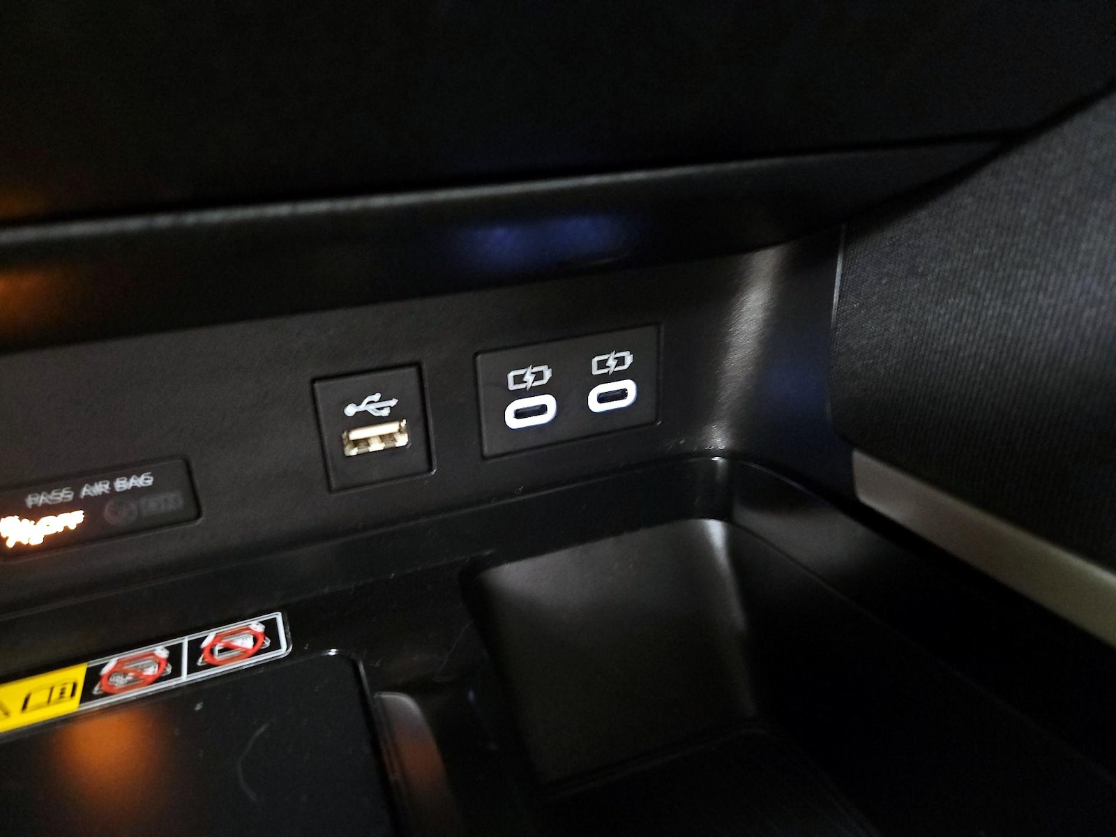 2025 Toyota Camry LE - Photo 19