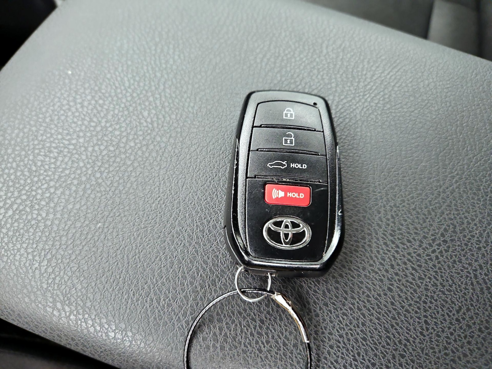 2025 Toyota Camry LE - Photo 23