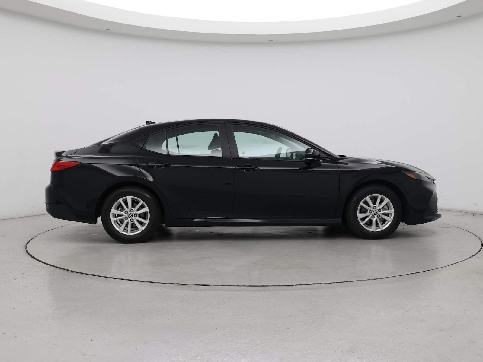 2025 Toyota Camry LE - Photo 8