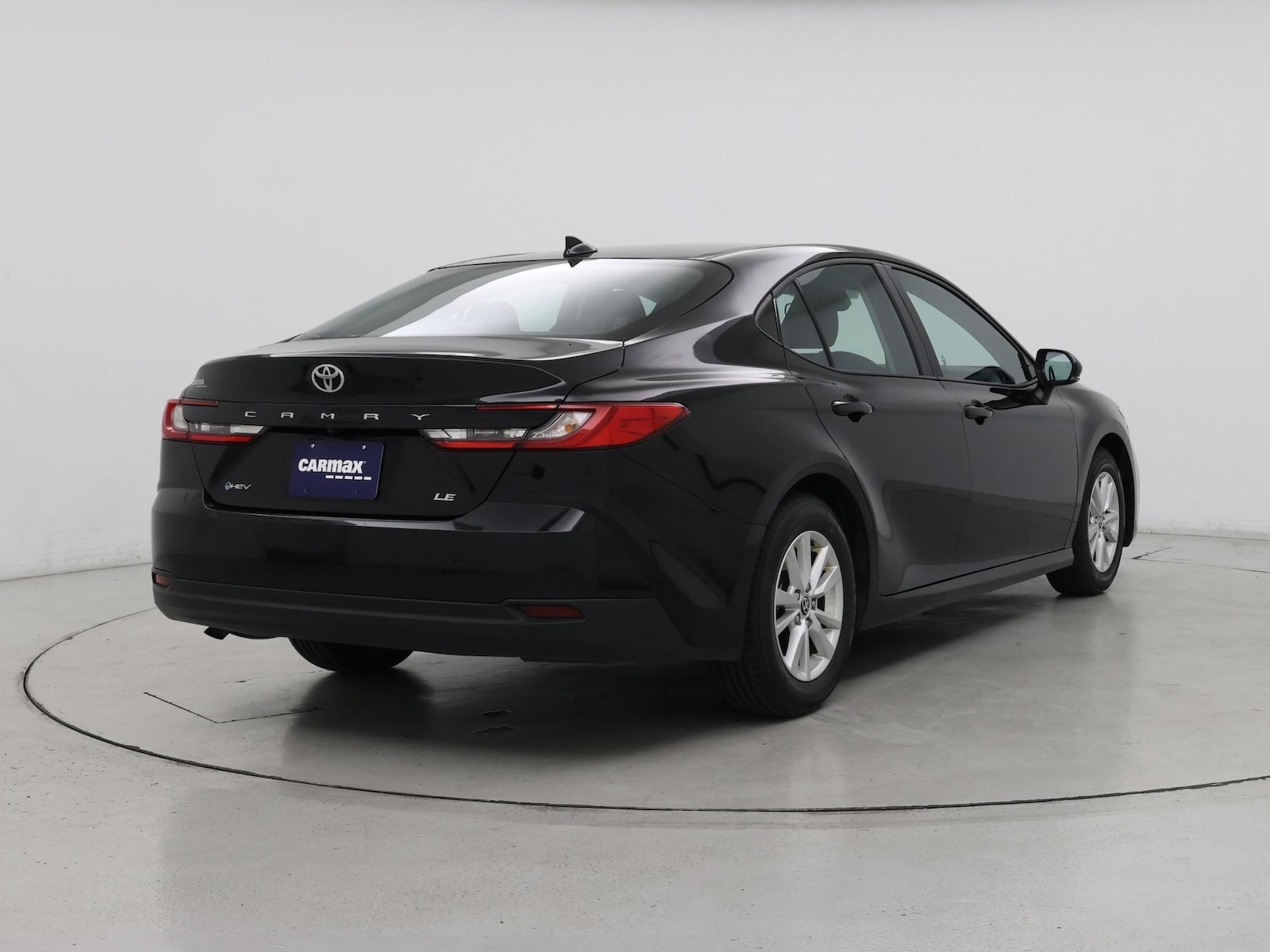 2025 Toyota Camry LE - Photo 9