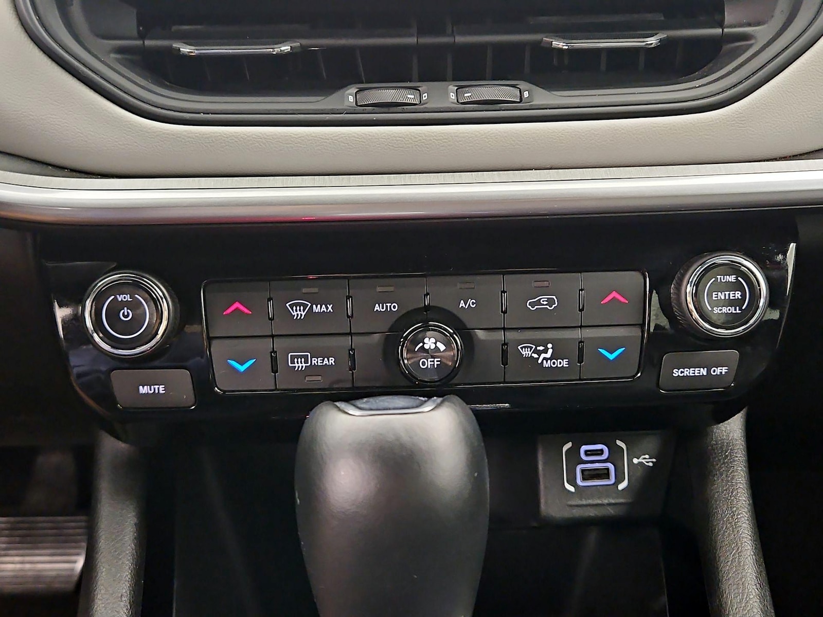 2025 Jeep Compass Limited - Photo 17