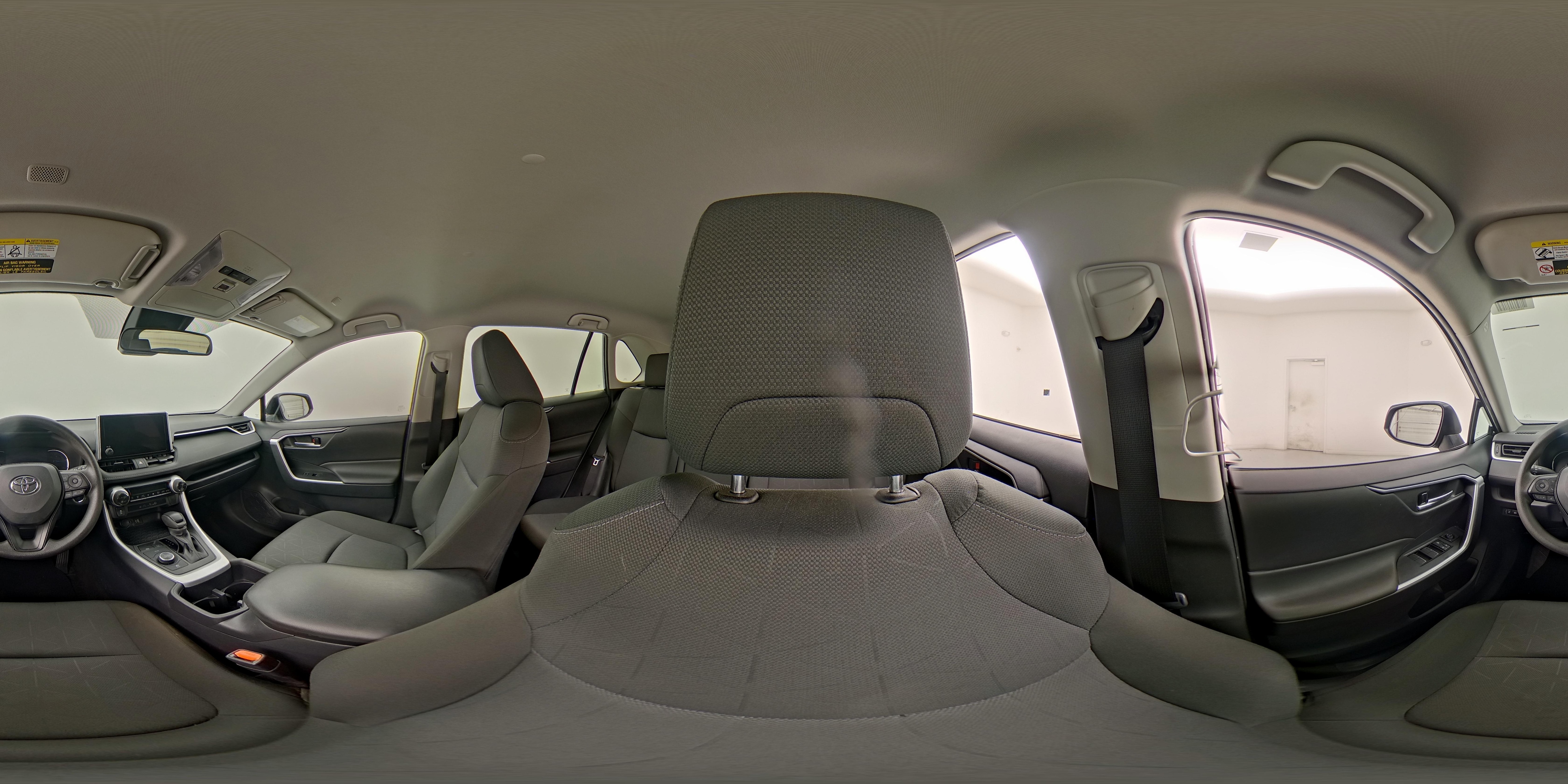 2025 Toyota RAV4 XLE - Photo 26