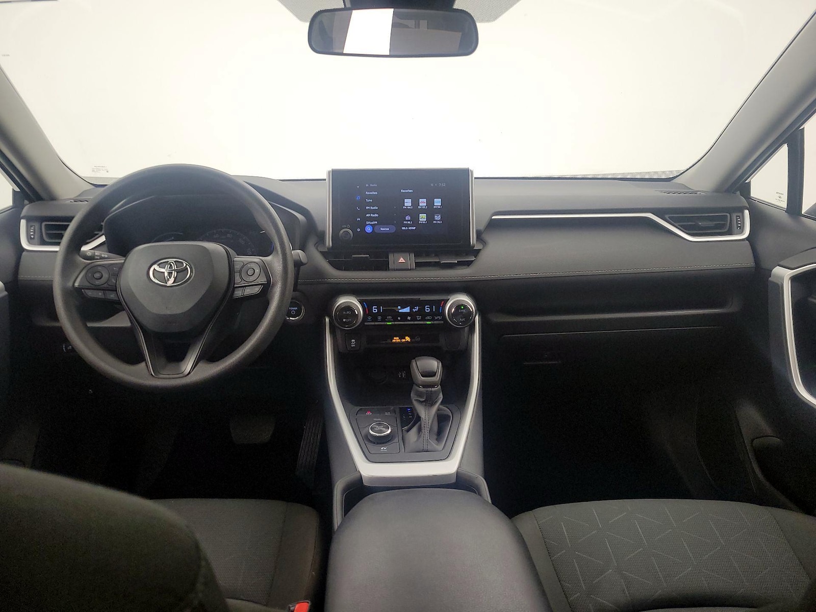 2025 Toyota RAV4 XLE - Photo 10
